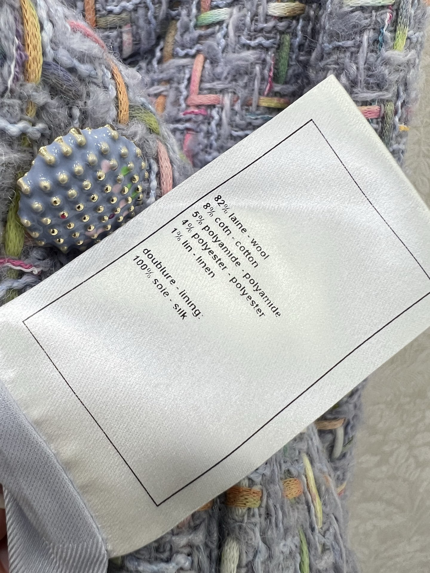 🔥🔥Chane* 25新款 中款单排扣紫色粗花呢外套 精选混色粗花呢，以淡紫色为基底，交织粉、蓝、金等细