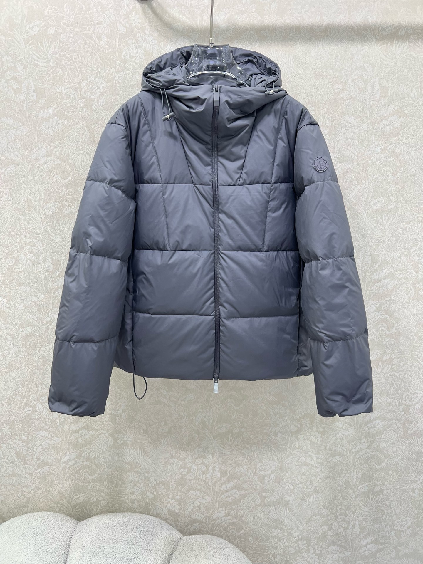 🔥🔥Moncle*25 秋冬新品Fusain连帽短款羽绒夹克外套. 男女同款运动版型减龄又显瘦随性搭配超