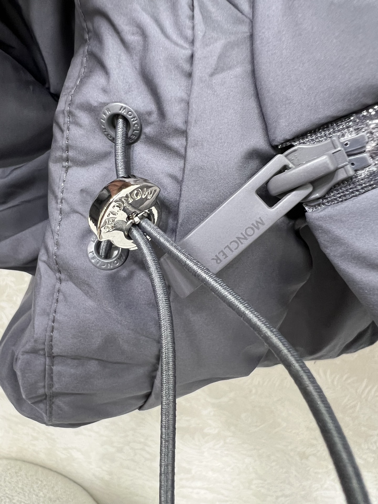 🔥🔥Moncle*25 秋冬新品Fusain连帽短款羽绒夹克外套. 男女同款运动版型减龄又显瘦随性搭配超