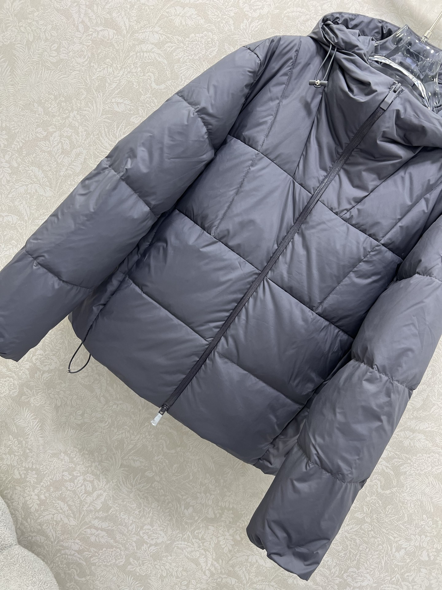 🔥🔥Moncle*25 秋冬新品Fusain连帽短款羽绒夹克外套. 男女同款运动版型减龄又显瘦随性搭配超