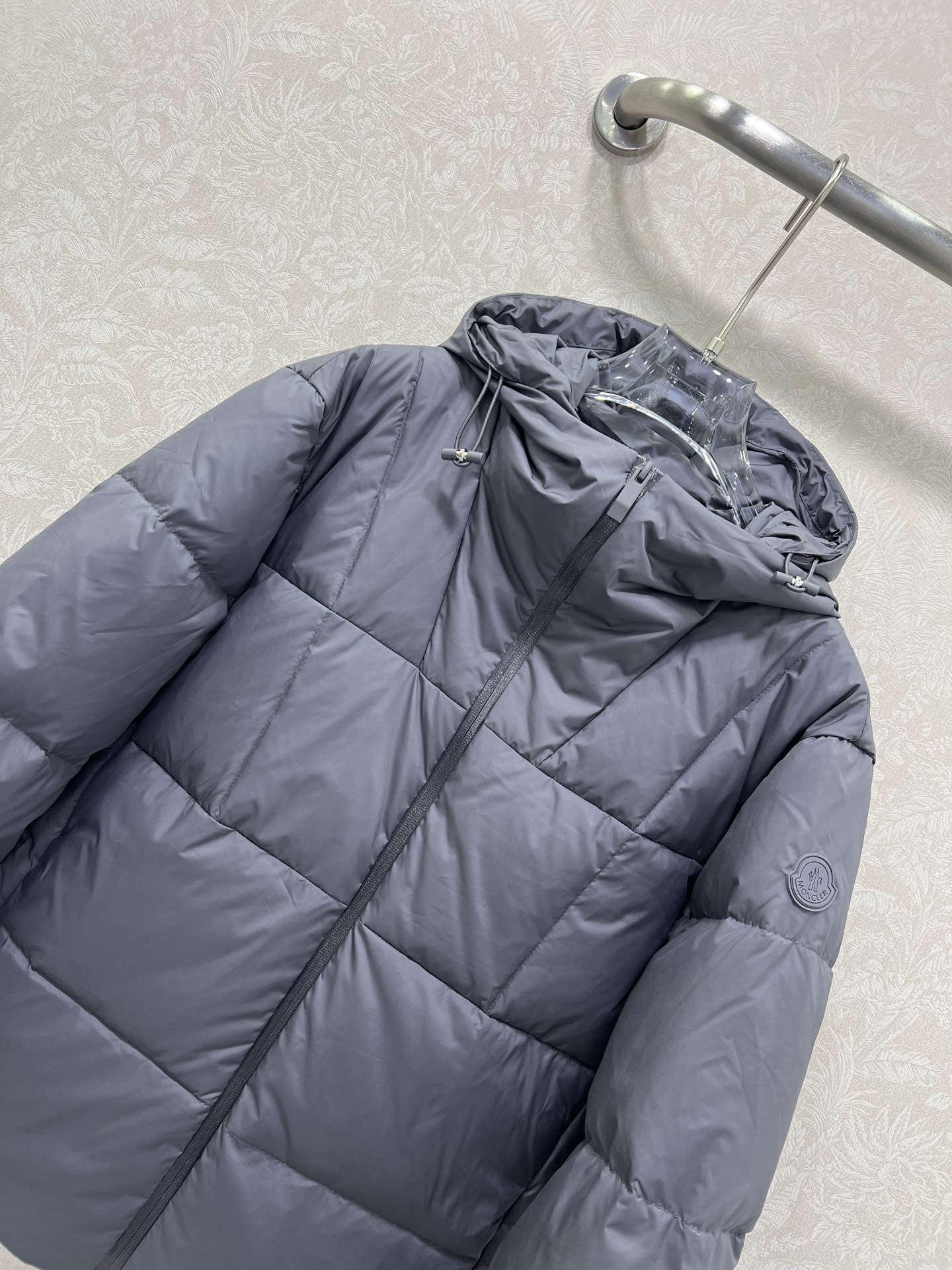 🔥🔥Moncle*25 秋冬新品Fusain连帽短款羽绒夹克外套. 男女同款运动版型减龄又显瘦随性搭配超