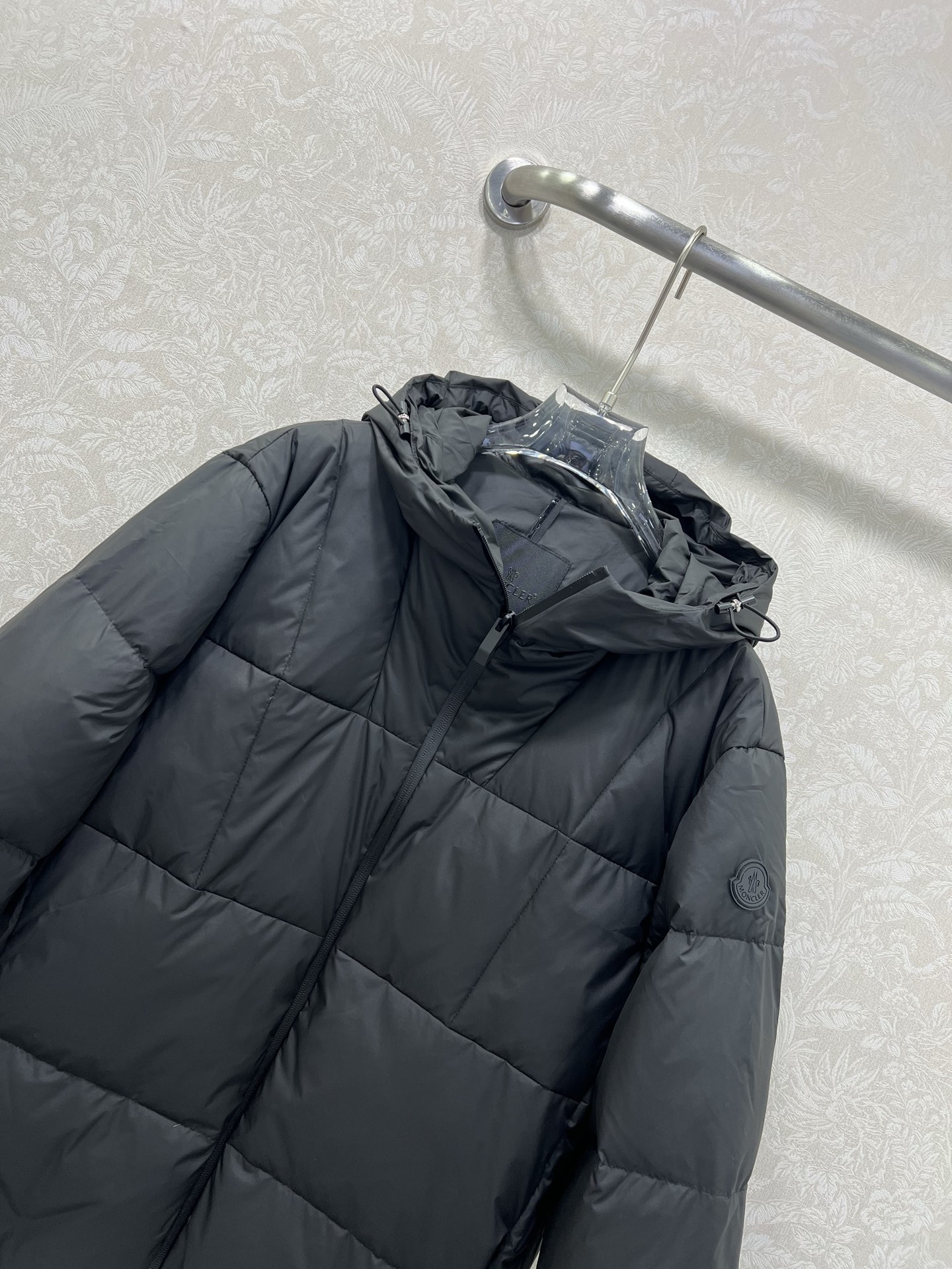 🔥🔥Moncle*25 秋冬新品Fusain连帽短款羽绒夹克外套. 男女同款运动版型减龄又显瘦随性搭配超