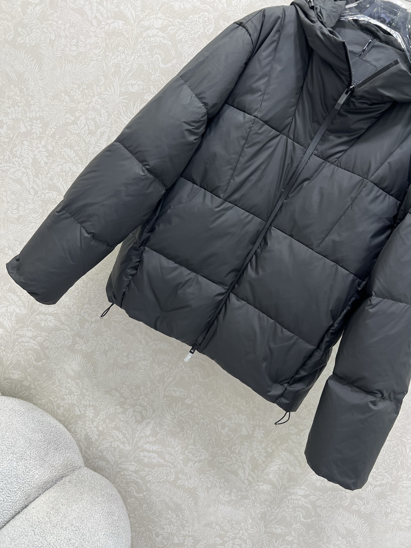 🔥🔥Moncle*25 秋冬新品Fusain连帽短款羽绒夹克外套. 男女同款运动版型减龄又显瘦随性搭配超