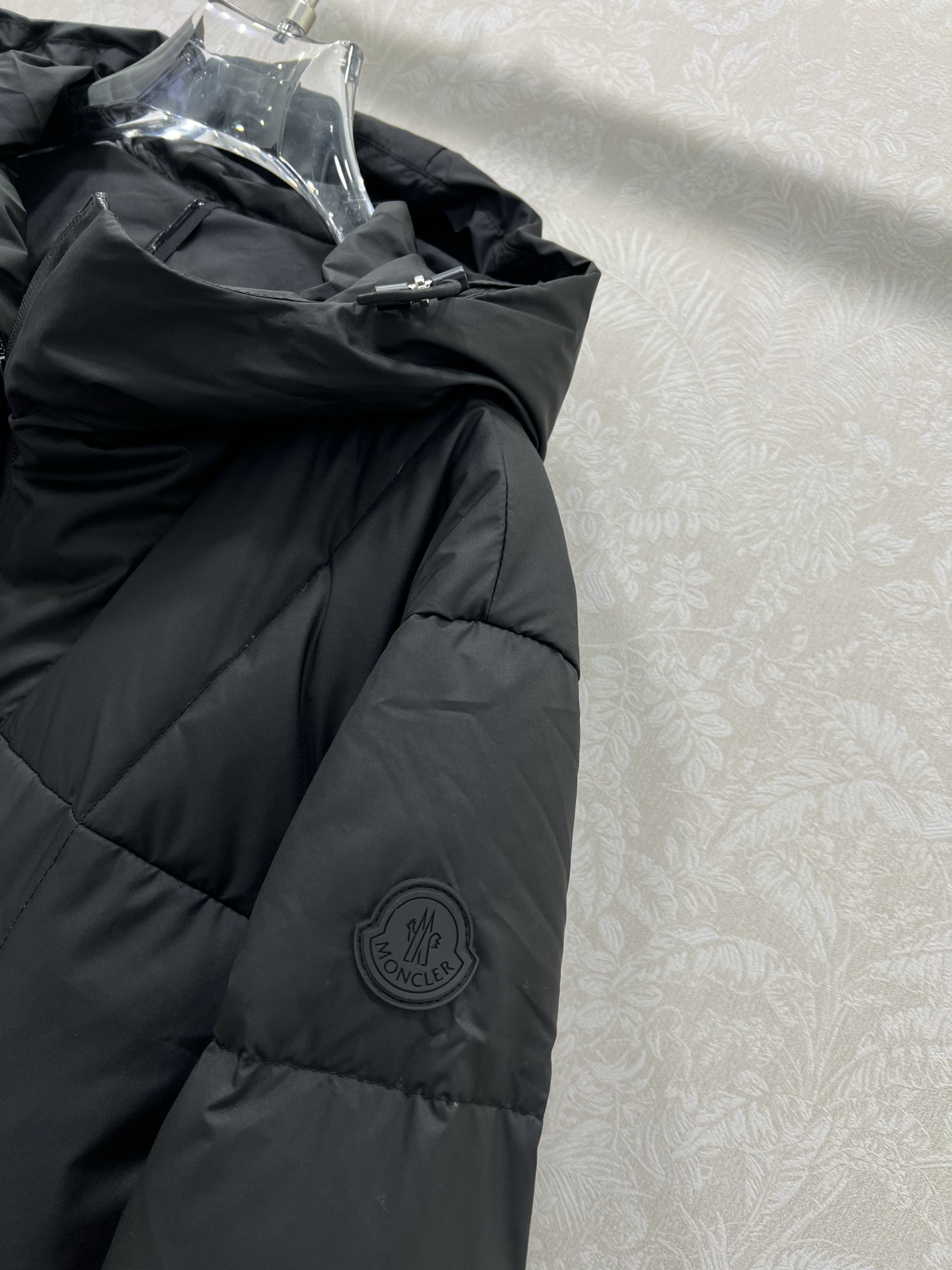 🔥🔥Moncle*25 秋冬新品Fusain连帽短款羽绒夹克外套. 男女同款运动版型减龄又显瘦随性搭配超