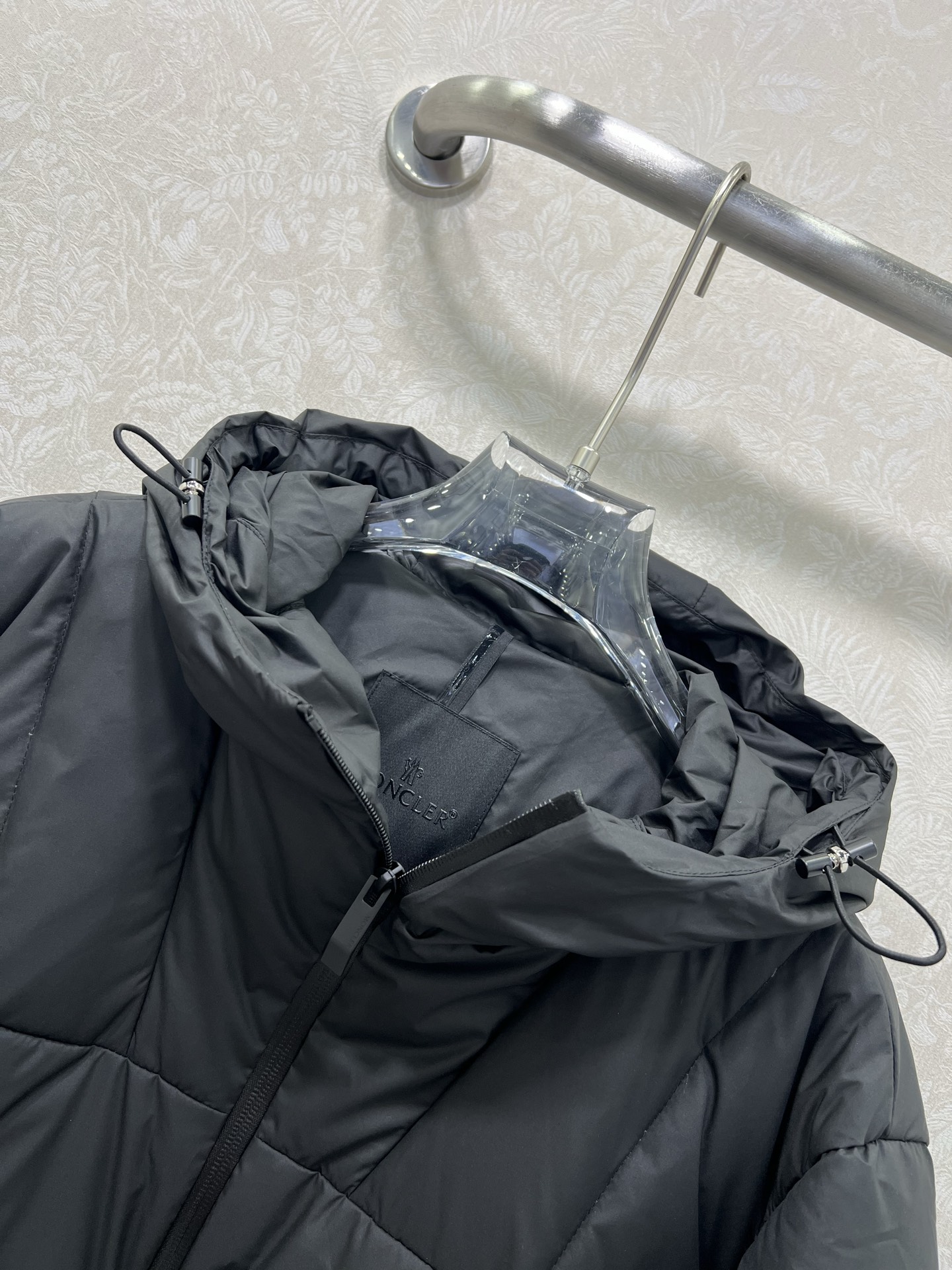 🔥🔥Moncle*25 秋冬新品Fusain连帽短款羽绒夹克外套. 男女同款运动版型减龄又显瘦随性搭配超