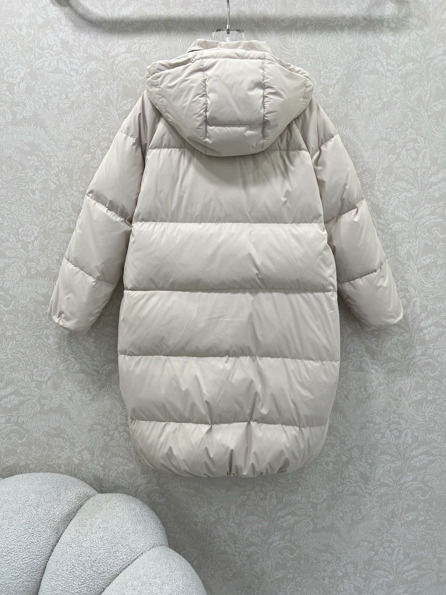 🔥🔥BC老钱风穿搭！可拆卸连帽长款羽绒服 国标进口90%白鸭绒记忆丝面料防风保暖。铜链意式拉链头装饰，简