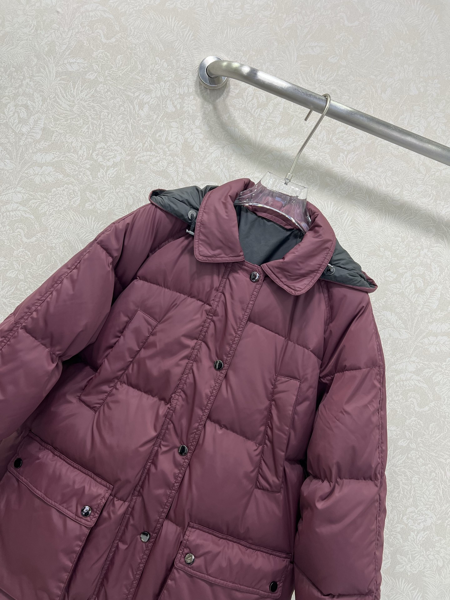 🔥🔥BC老钱风穿搭！可拆卸连帽长款羽绒服 国标进口90%白鸭绒记忆丝面料防风保暖。铜链意式拉链头装饰，简