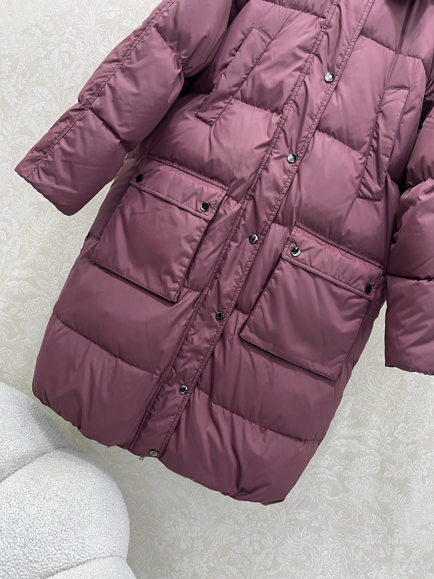 🔥🔥BC老钱风穿搭！可拆卸连帽长款羽绒服 国标进口90%白鸭绒记忆丝面料防风保暖。铜链意式拉链头装饰，简