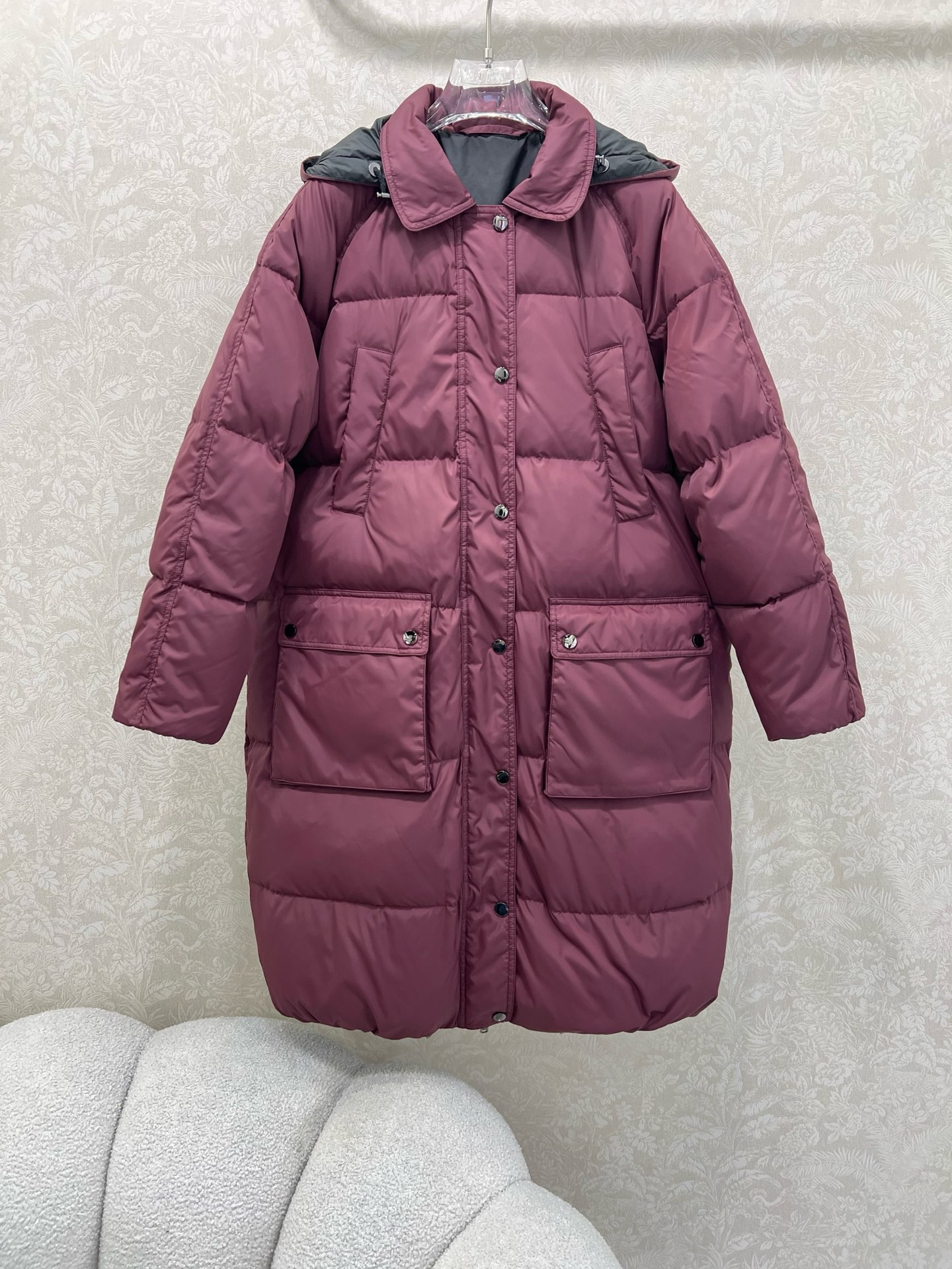 🔥🔥BC老钱风穿搭！可拆卸连帽长款羽绒服 国标进口90%白鸭绒记忆丝面料防风保暖。铜链意式拉链头装饰，简