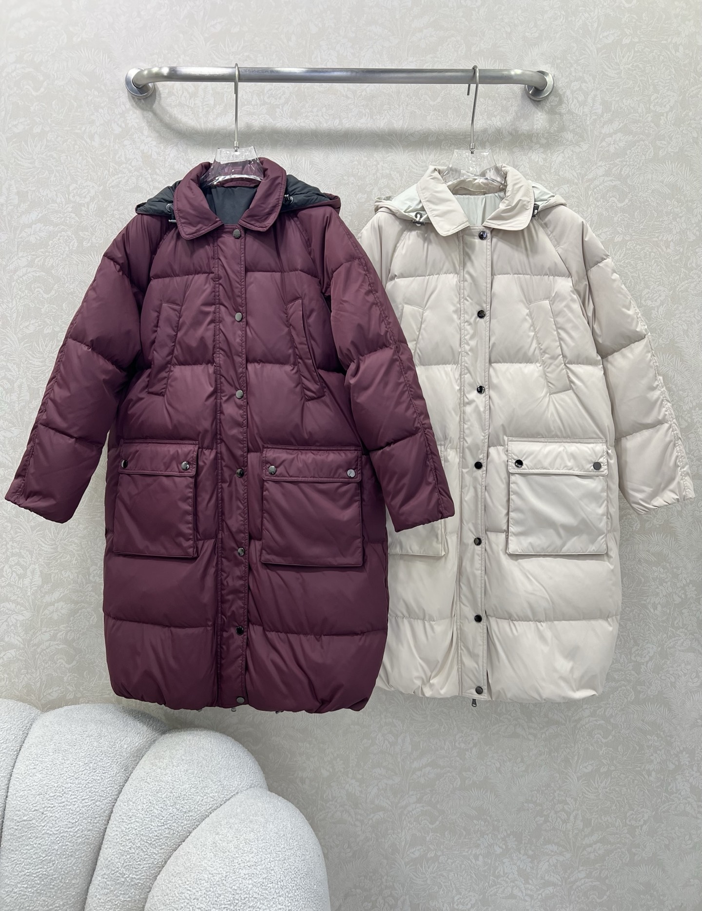 🔥🔥BC老钱风穿搭！可拆卸连帽长款羽绒服 国标进口90%白鸭绒记忆丝面料防风保暖。铜链意式拉链头装饰，简