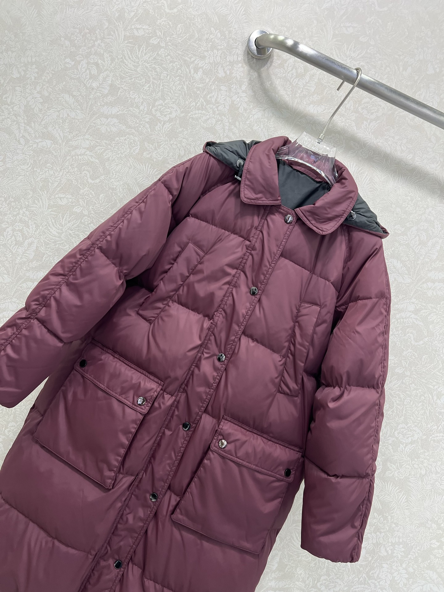 🔥🔥BC老钱风穿搭！可拆卸连帽长款羽绒服 国标进口90%白鸭绒记忆丝面料防风保暖。铜链意式拉链头装饰，简