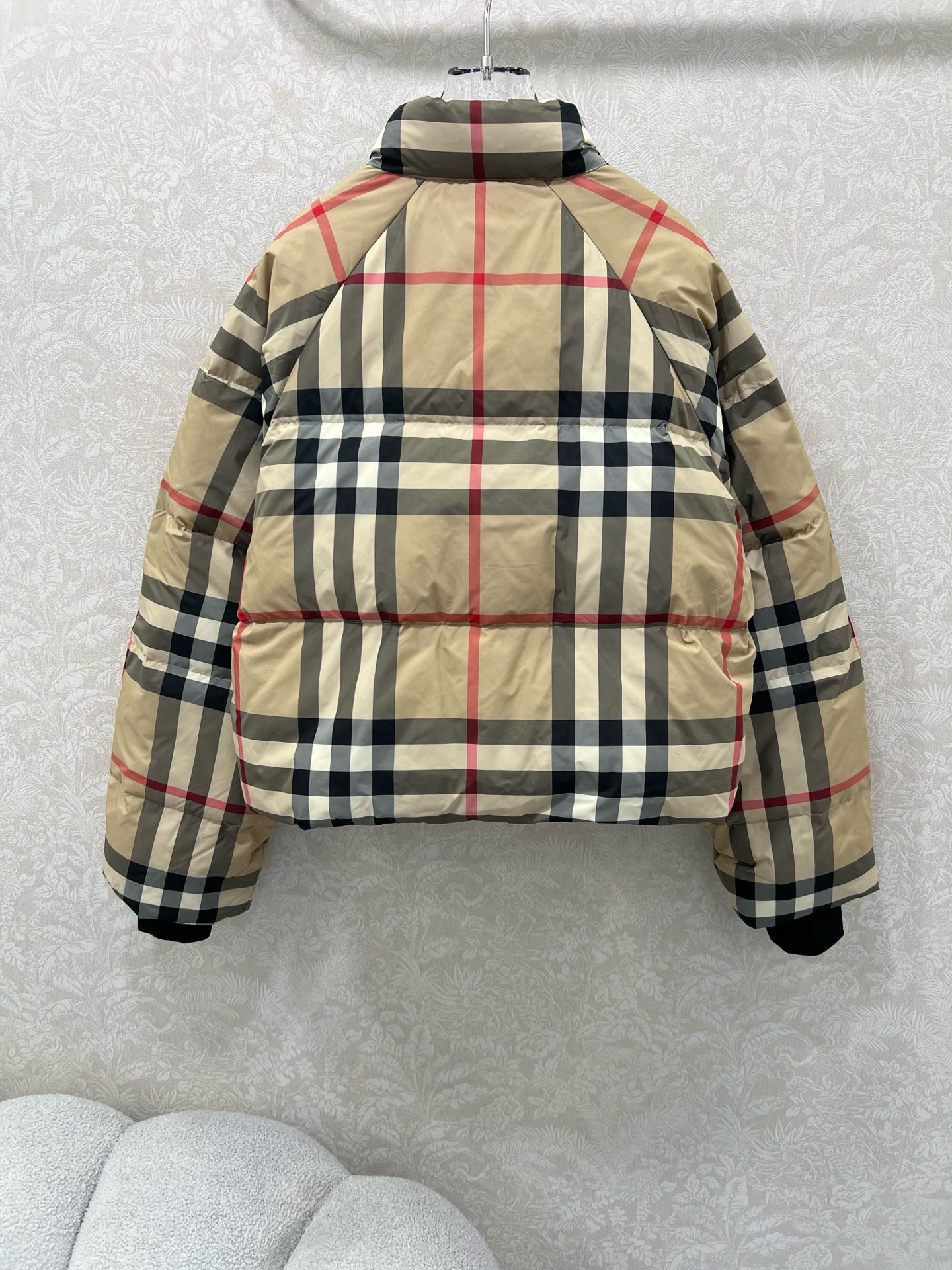🔥🔥Burber*y 25新款立领格纹短款羽绒服 采用经典格纹面料，90白鹅绒 色彩搭配和谐且格纹对位精