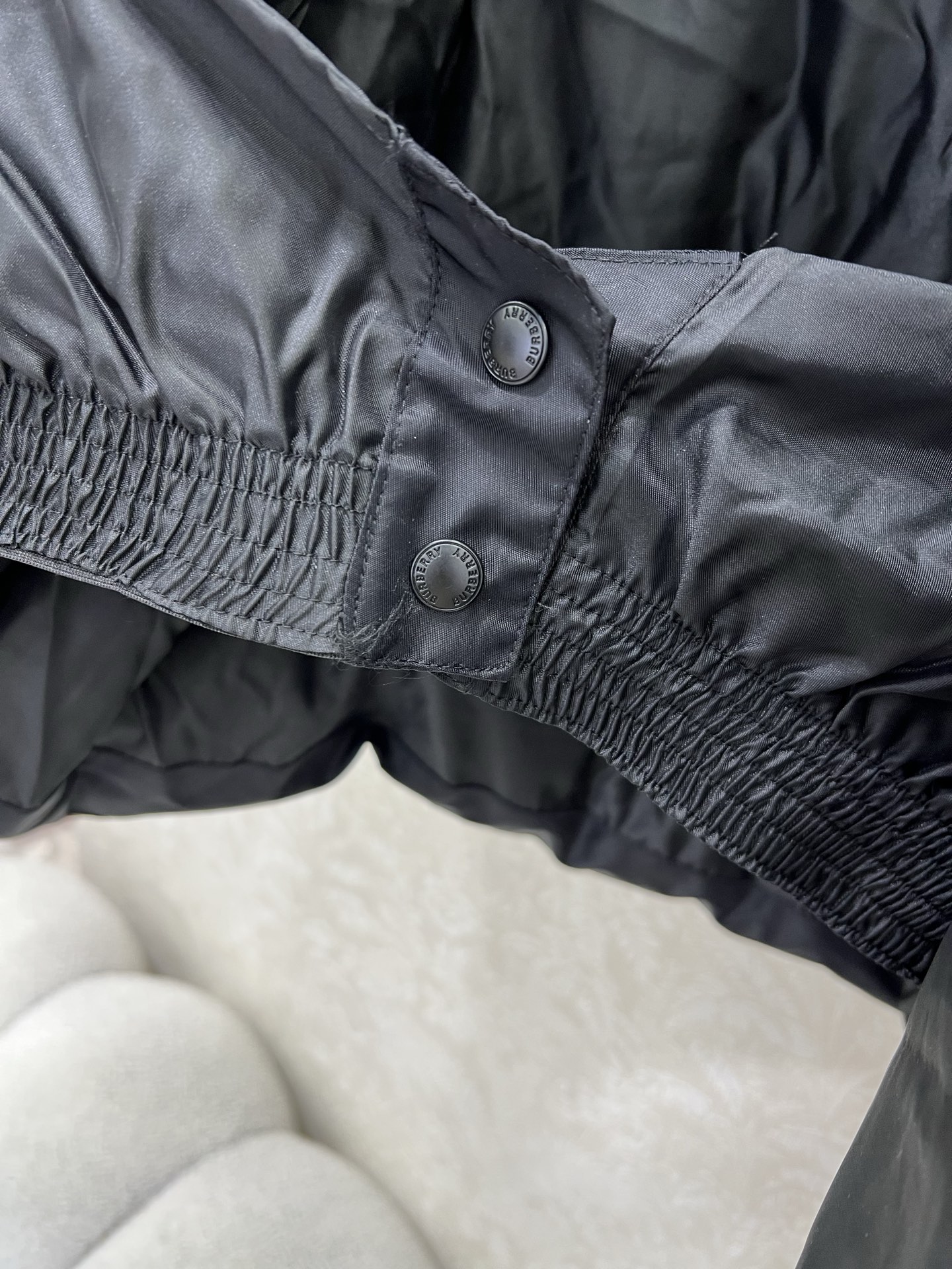 🔥🔥Burber*y 25新款立领格纹短款羽绒服 采用经典格纹面料，90白鹅绒 色彩搭配和谐且格纹对位精