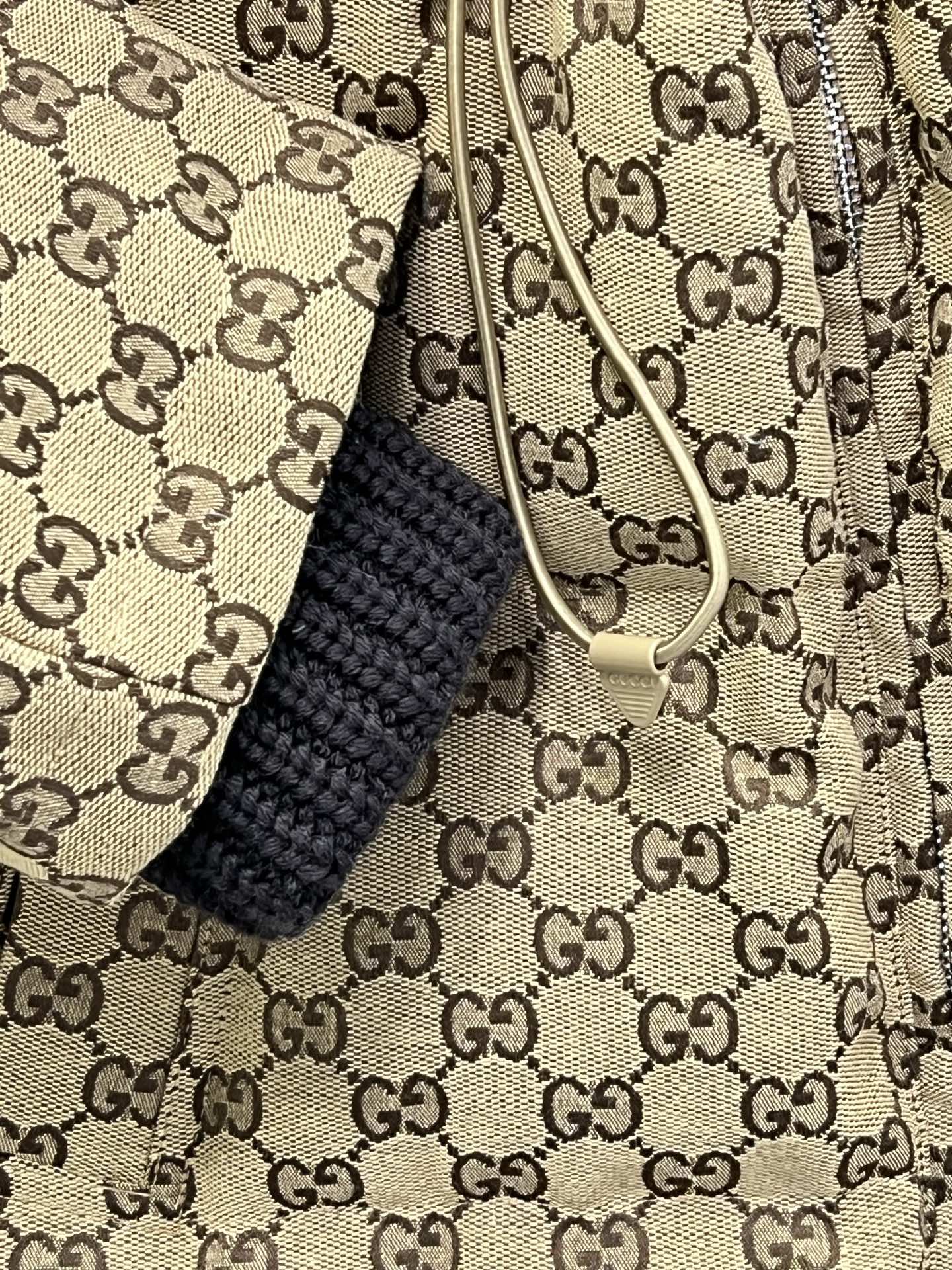 🔥🔥Gucc* 25FW秋冬限定新款 翻领抽绳收腰羽绒服 高版出品！内衬收腰防风保暖效果加倍 背带设计穿