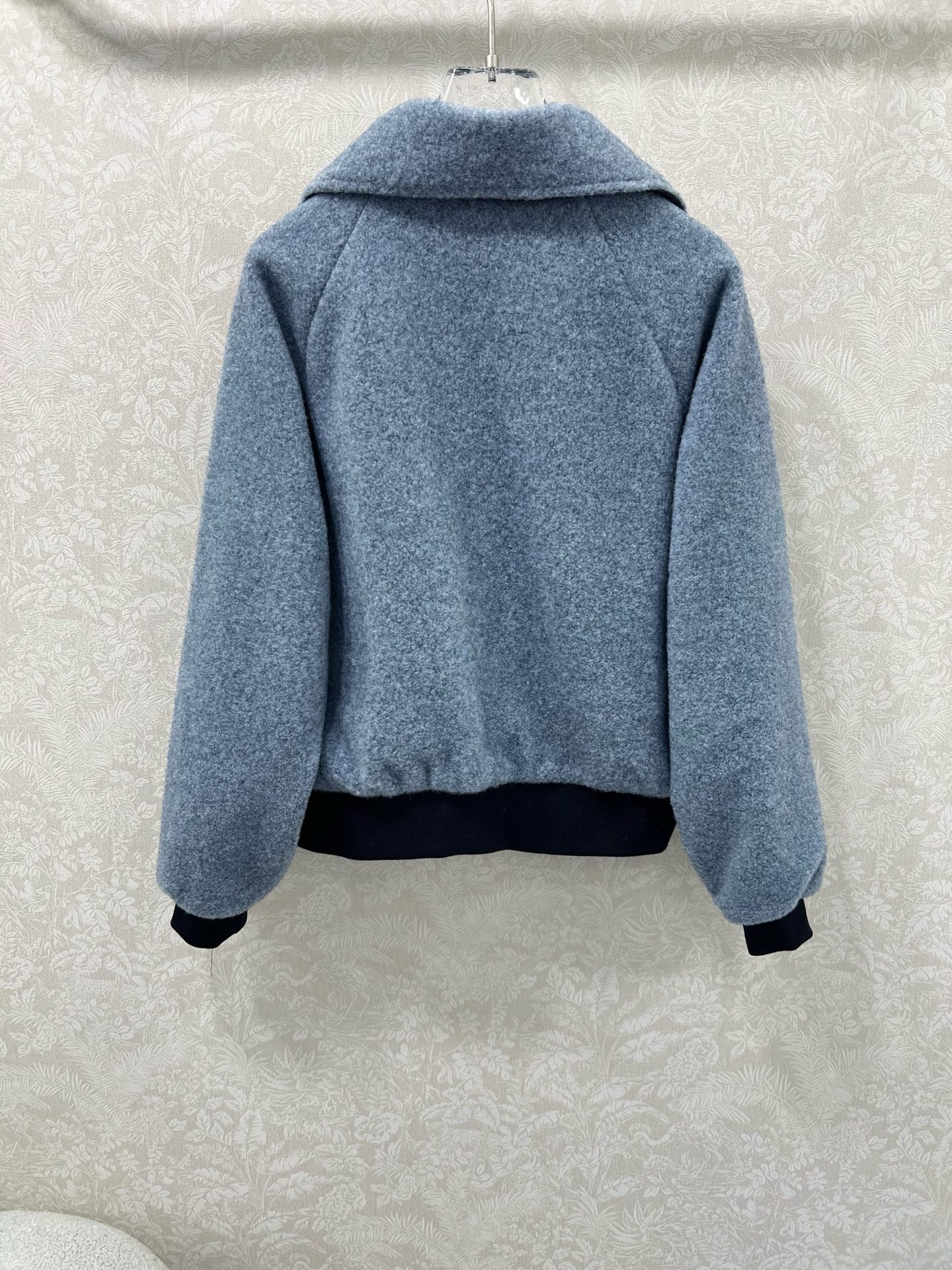 🔥🔥Dio*25新款拼接口袋毛呢外套，质感细腻，穿搭舒适，翻领外套剪裁，袖口下摆弹力螺纹收紧，口袋拼接菱