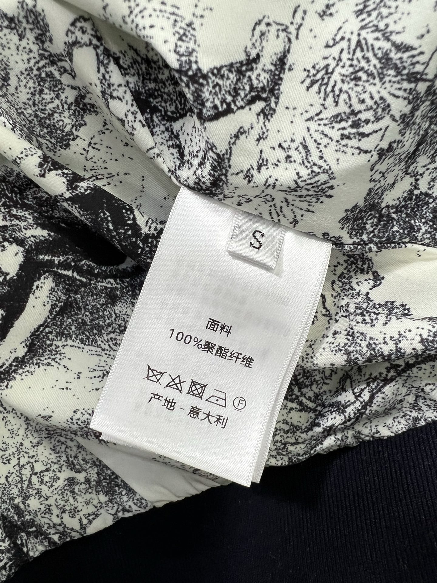 🔥🔥Dio*25新款拼接口袋毛呢外套，质感细腻，穿搭舒适，翻领外套剪裁，袖口下摆弹力螺纹收紧，口袋拼接菱