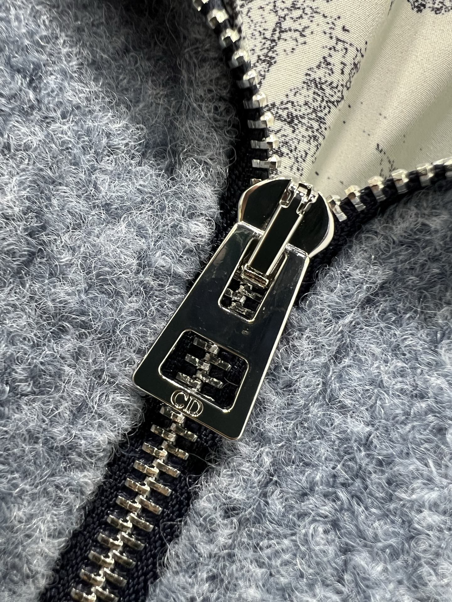 🔥🔥Dio*25新款拼接口袋毛呢外套，质感细腻，穿搭舒适，翻领外套剪裁，袖口下摆弹力螺纹收紧，口袋拼接菱