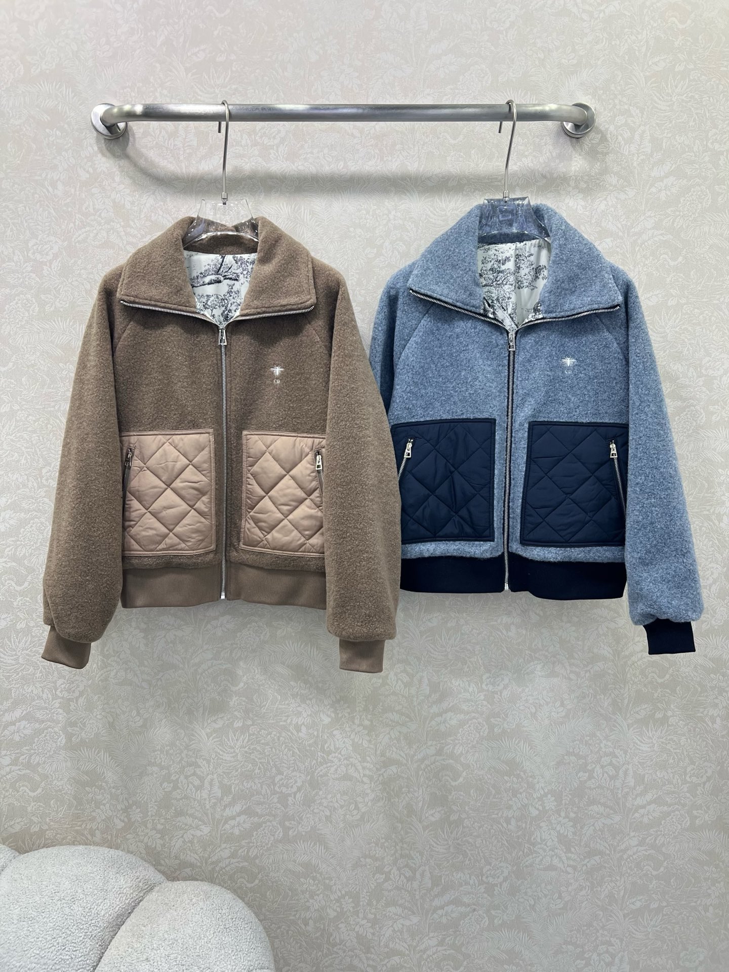 🔥🔥Dio*25新款拼接口袋毛呢外套，质感细腻，穿搭舒适，翻领外套剪裁，袖口下摆弹力螺纹收紧，口袋拼接菱