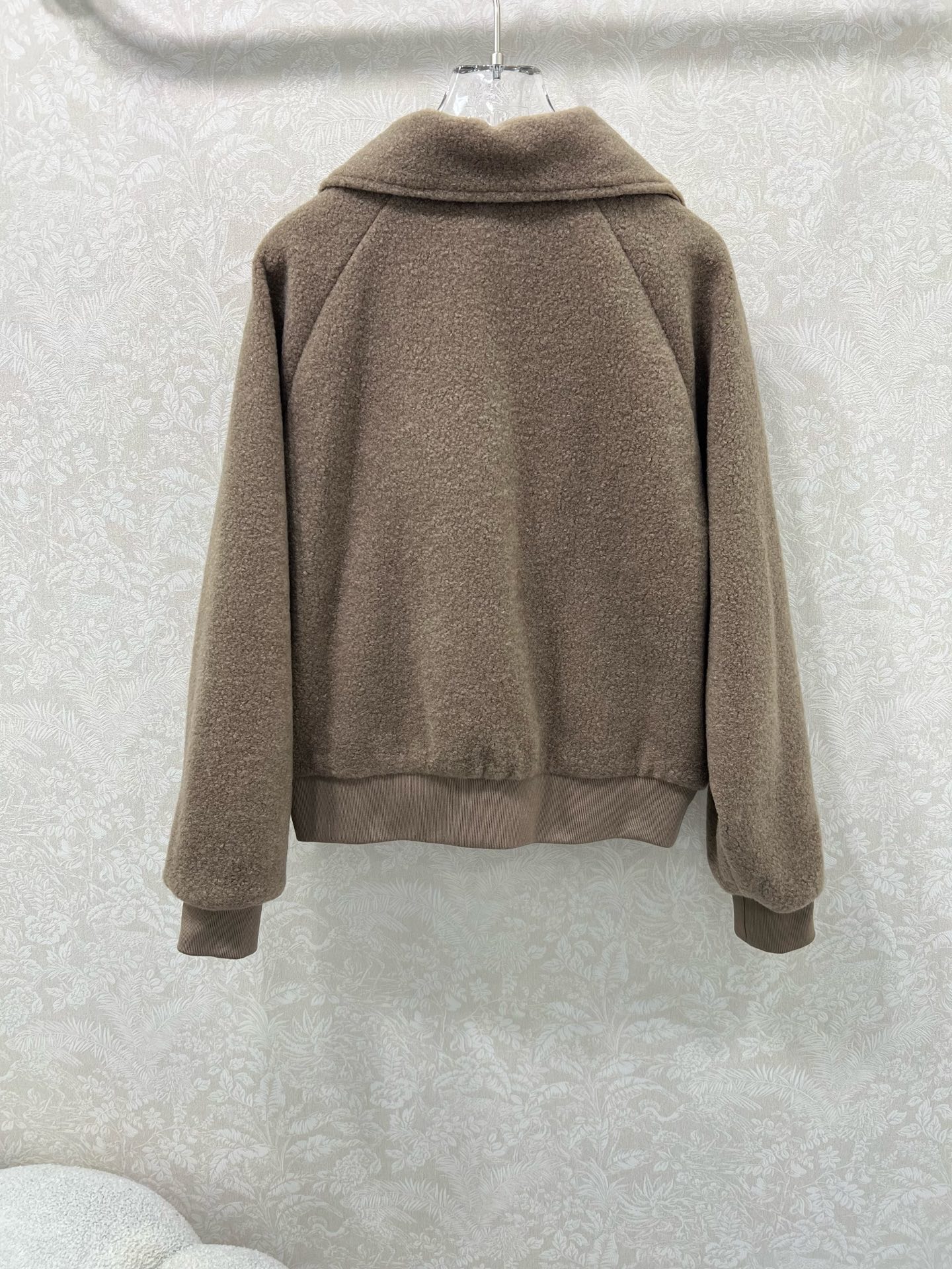 🔥🔥Dio*25新款拼接口袋毛呢外套，质感细腻，穿搭舒适，翻领外套剪裁，袖口下摆弹力螺纹收紧，口袋拼接菱