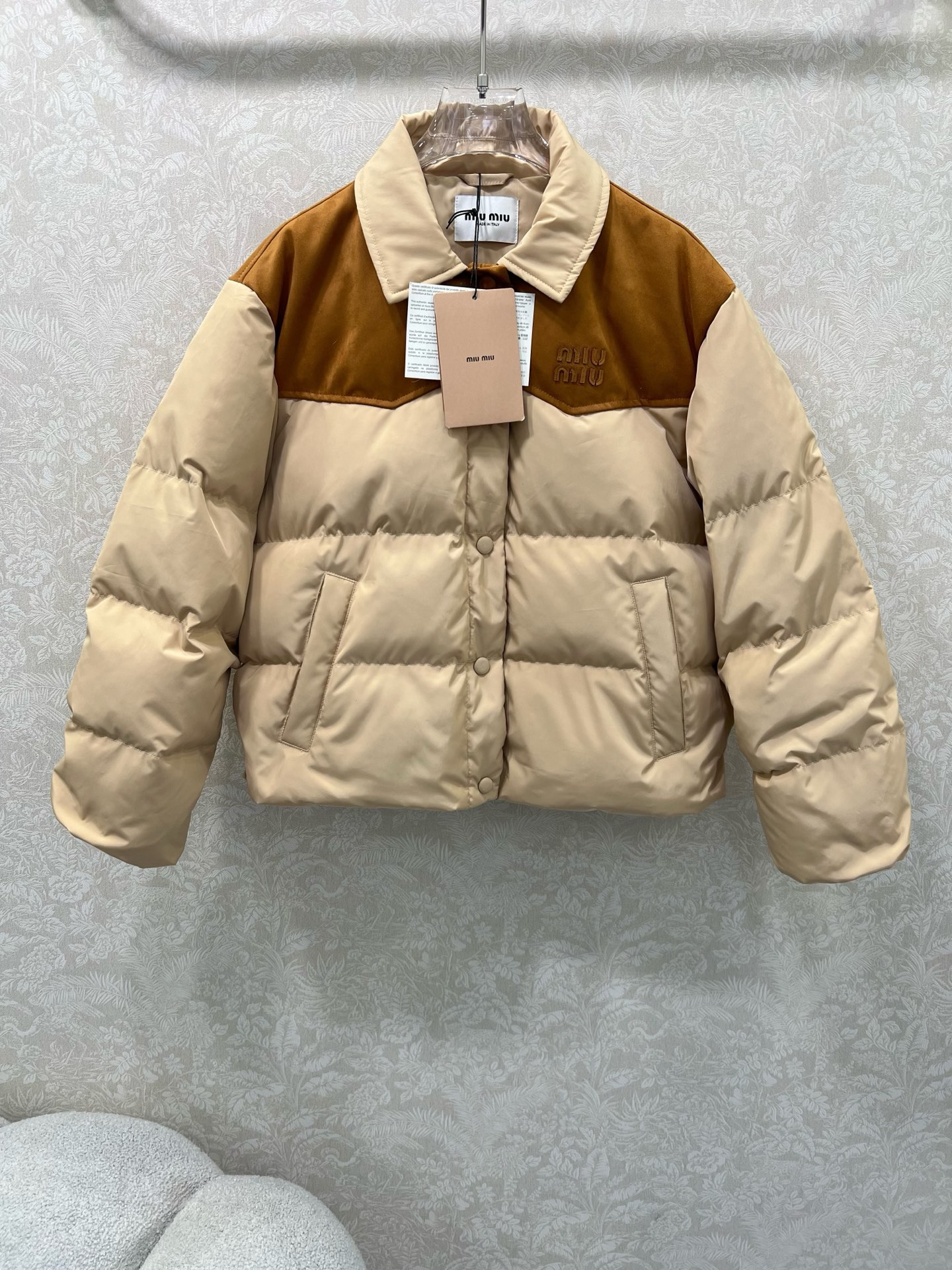 🔥🔥miumi*25全新版本出货啦 新款麂皮绒拼羽绒服 90白鹅绒 整件拼接做麂皮绒与防风防水材质搭配质