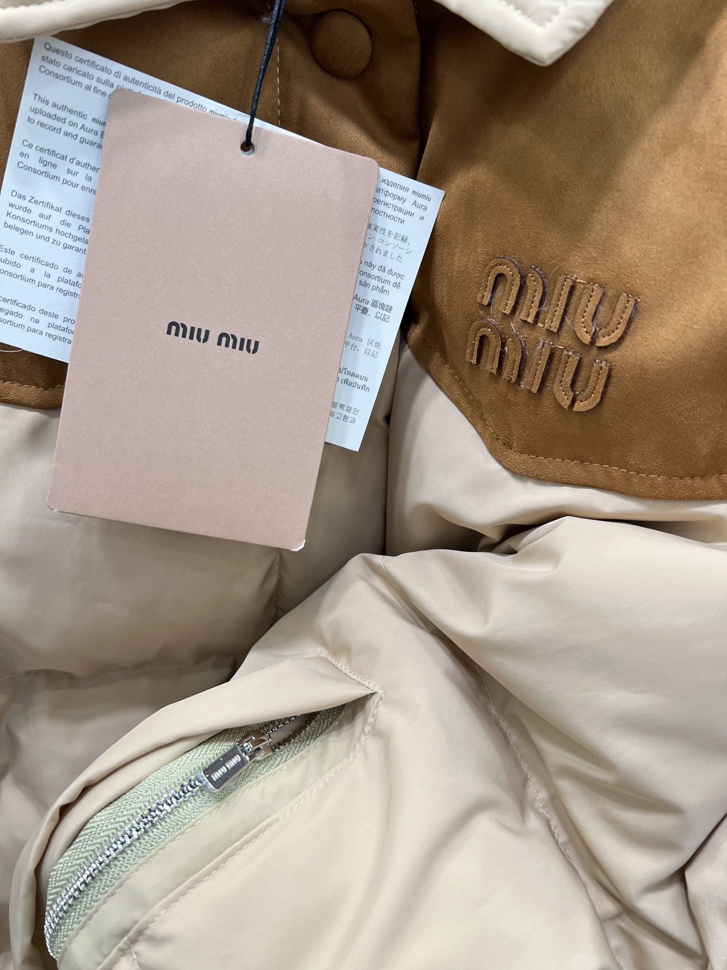 🔥🔥miumi*25全新版本出货啦 新款麂皮绒拼羽绒服 90白鹅绒 整件拼接做麂皮绒与防风防水材质搭配质