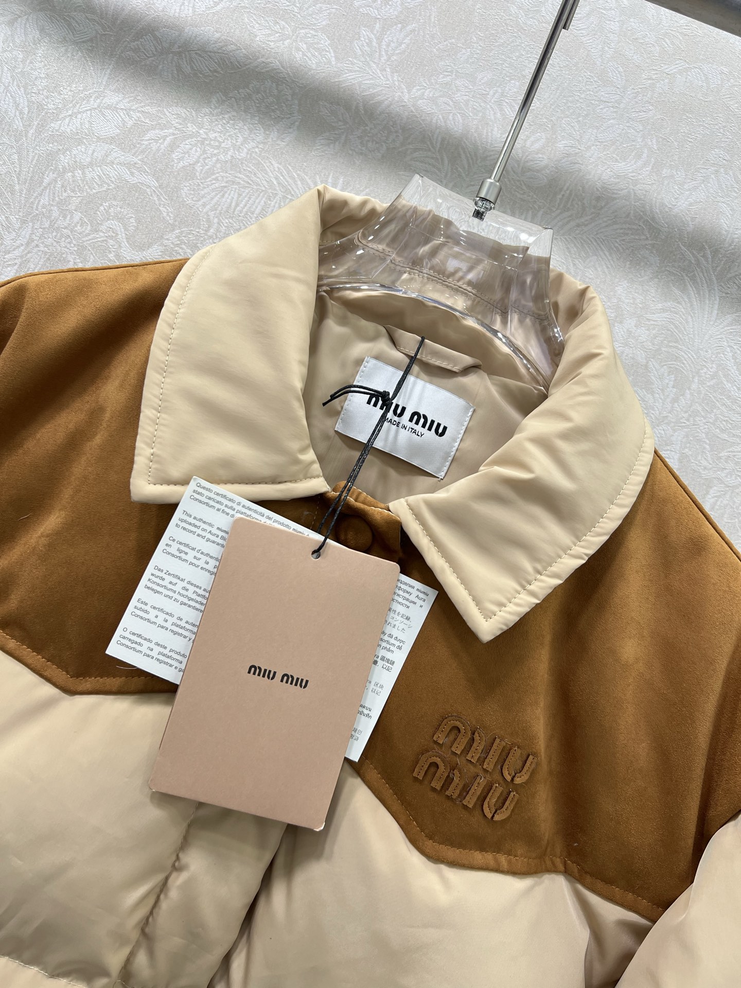 🔥🔥miumi*25全新版本出货啦 新款麂皮绒拼羽绒服 90白鹅绒 整件拼接做麂皮绒与防风防水材质搭配质