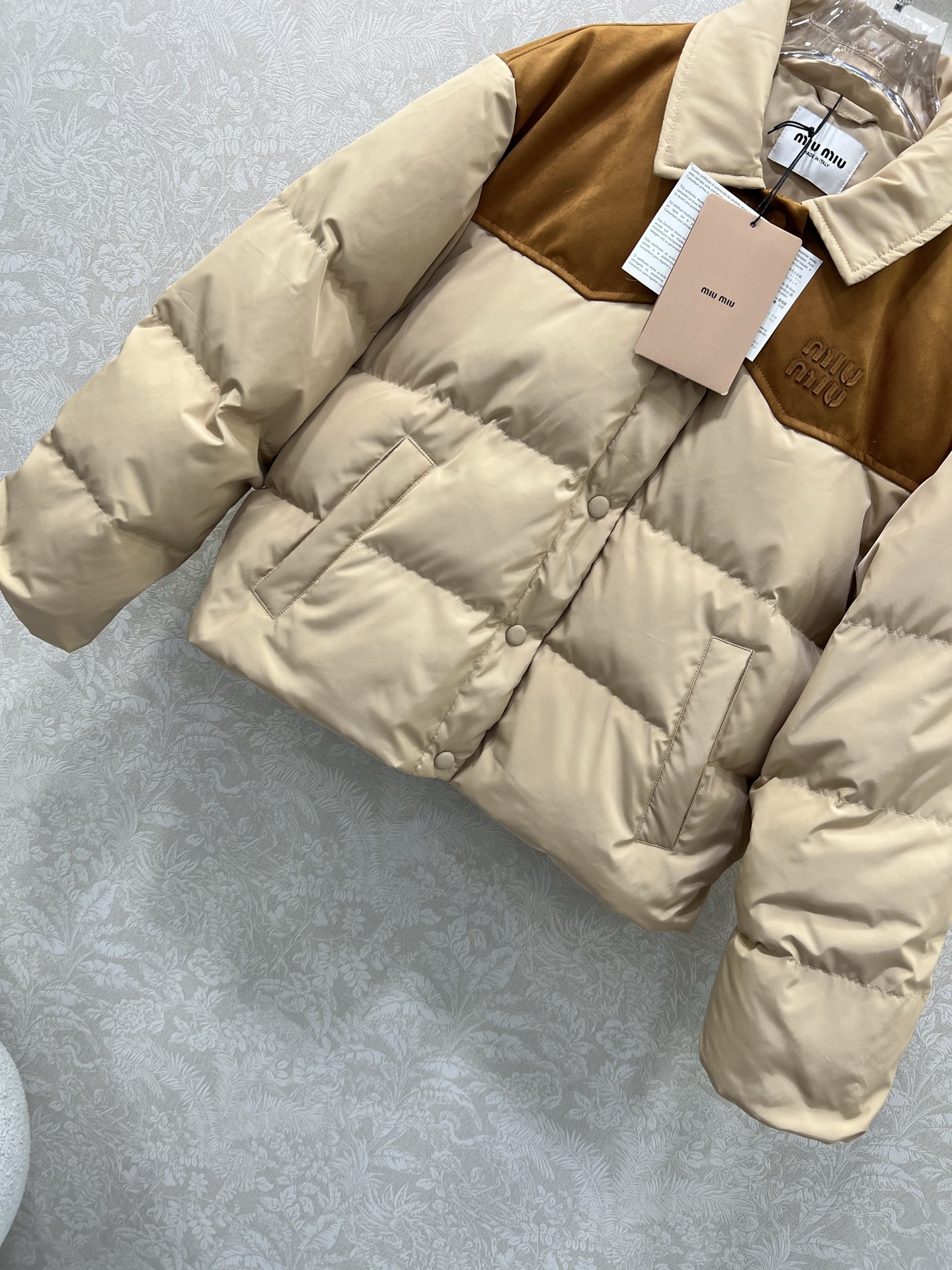 🔥🔥miumi*25全新版本出货啦 新款麂皮绒拼羽绒服 90白鹅绒 整件拼接做麂皮绒与防风防水材质搭配质