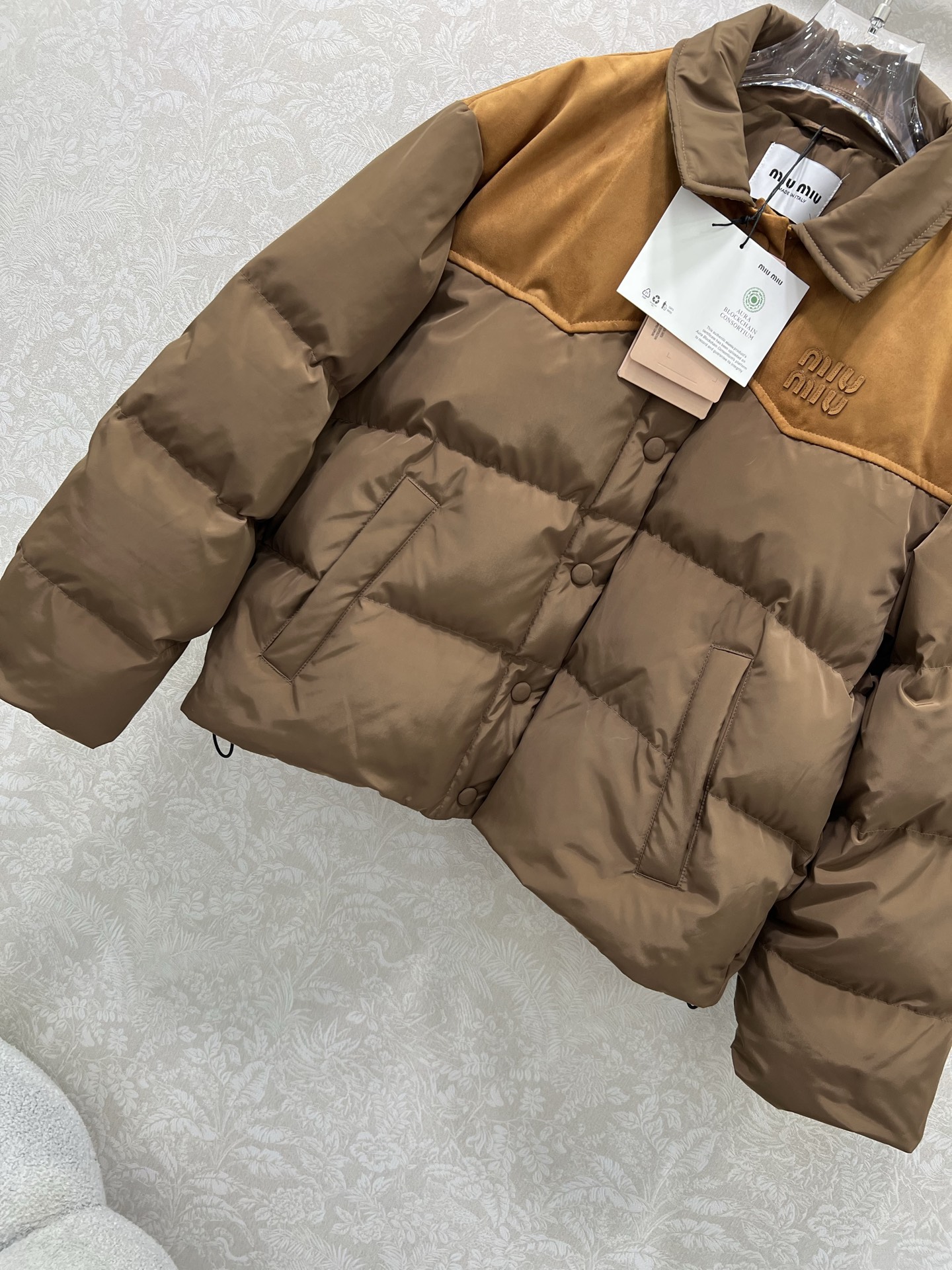 🔥🔥miumi*25全新版本出货啦 新款麂皮绒拼羽绒服 90白鹅绒 整件拼接做麂皮绒与防风防水材质搭配质