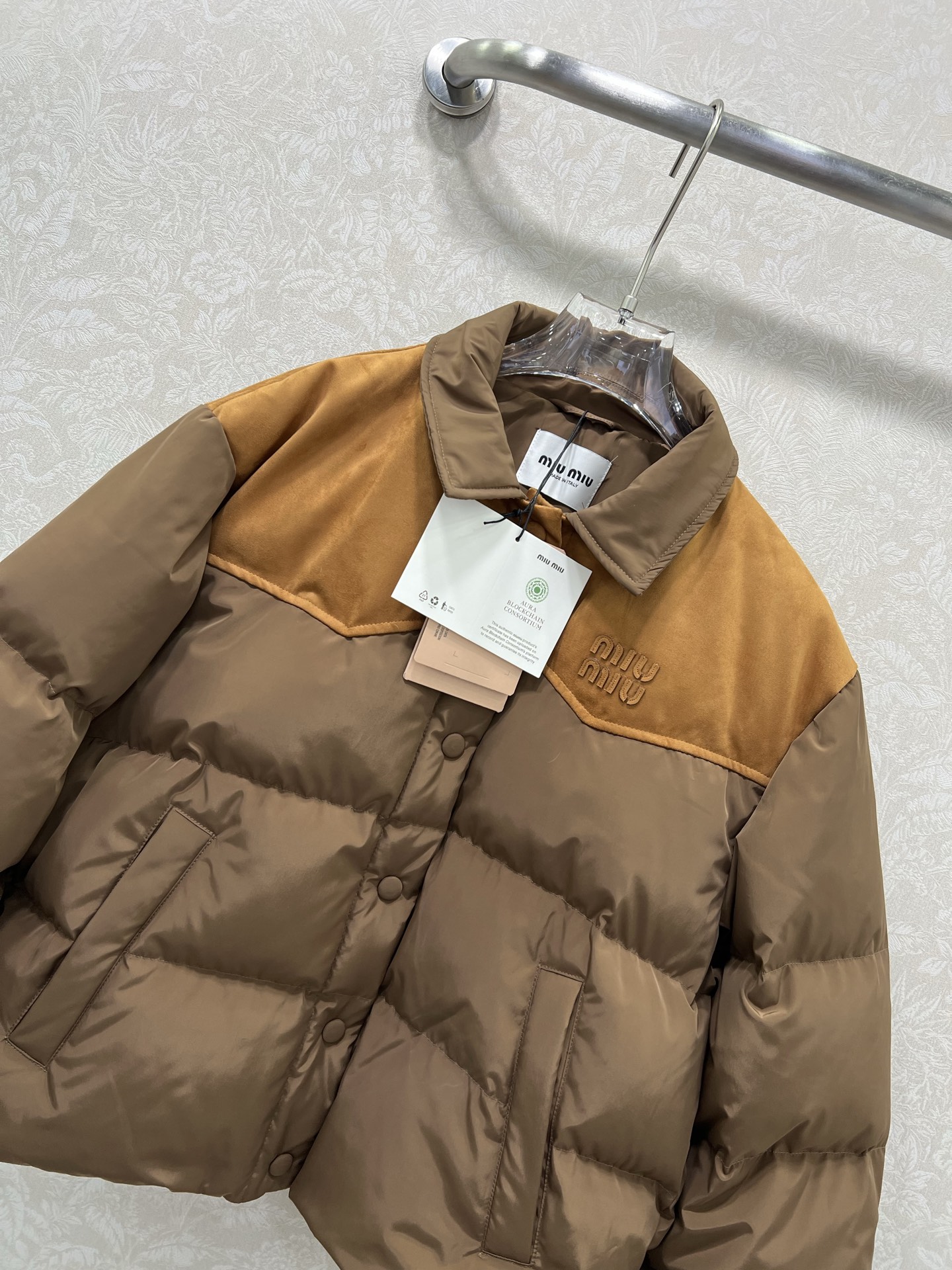 🔥🔥miumi*25全新版本出货啦 新款麂皮绒拼羽绒服 90白鹅绒 整件拼接做麂皮绒与防风防水材质搭配质