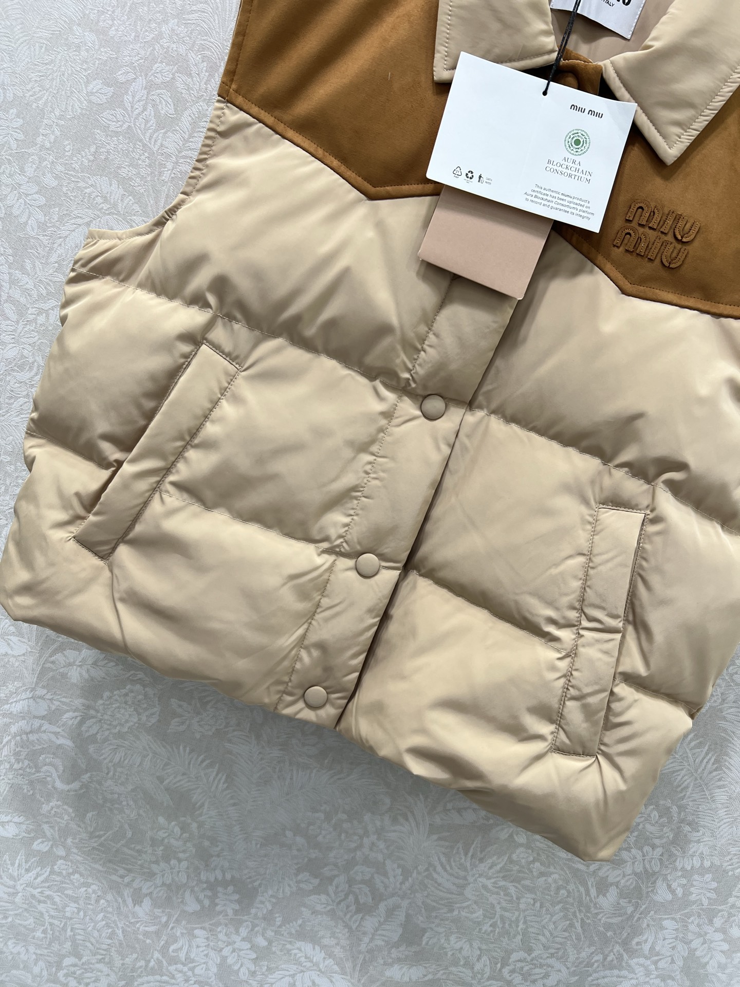 🔥🔥miumi*25全新版本出货啦 新款麂皮绒拼羽绒服马甲 90白鹅绒 整件拼接做麂皮绒与防风防水材质搭