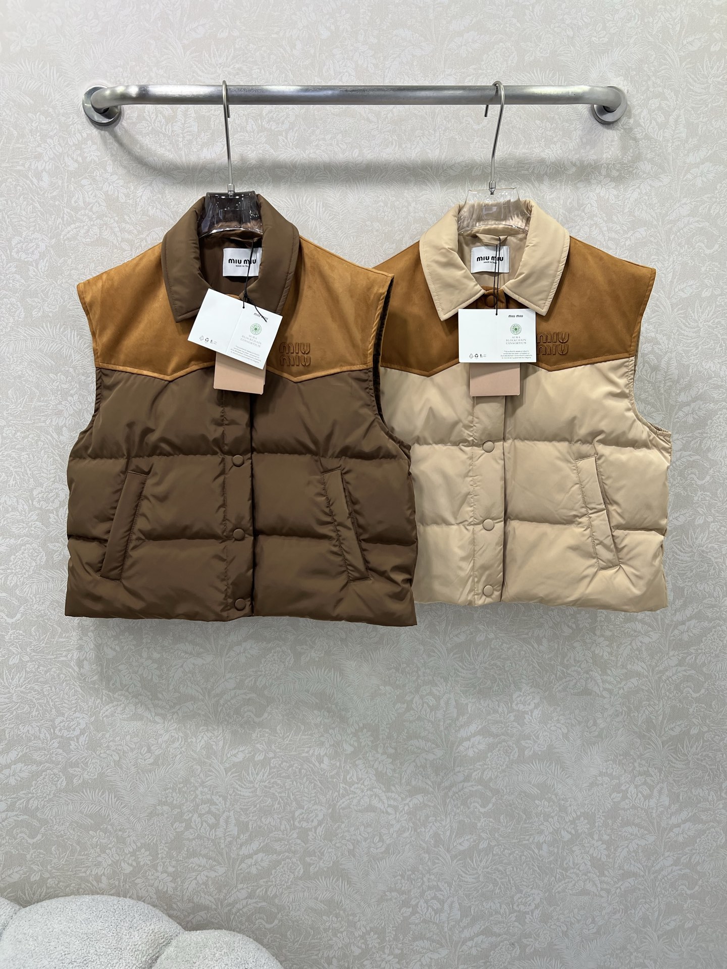 🔥🔥miumi*25全新版本出货啦 新款麂皮绒拼羽绒服马甲 90白鹅绒 整件拼接做麂皮绒与防风防水材质搭