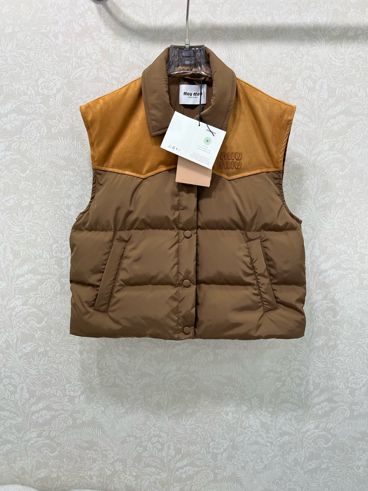 🔥🔥miumi*25全新版本出货啦 新款麂皮绒拼羽绒服马甲 90白鹅绒 整件拼接做麂皮绒与防风防水材质搭