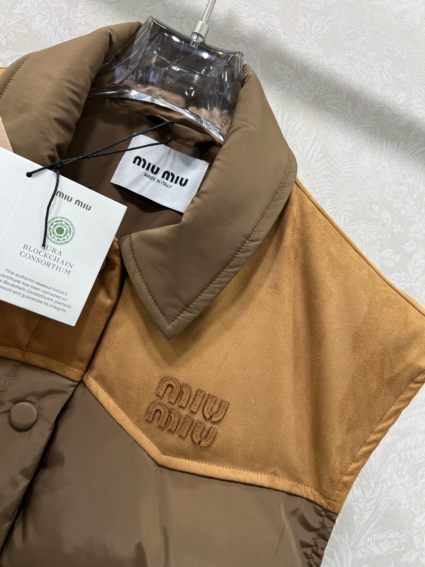 🔥🔥miumi*25全新版本出货啦 新款麂皮绒拼羽绒服马甲 90白鹅绒 整件拼接做麂皮绒与防风防水材质搭