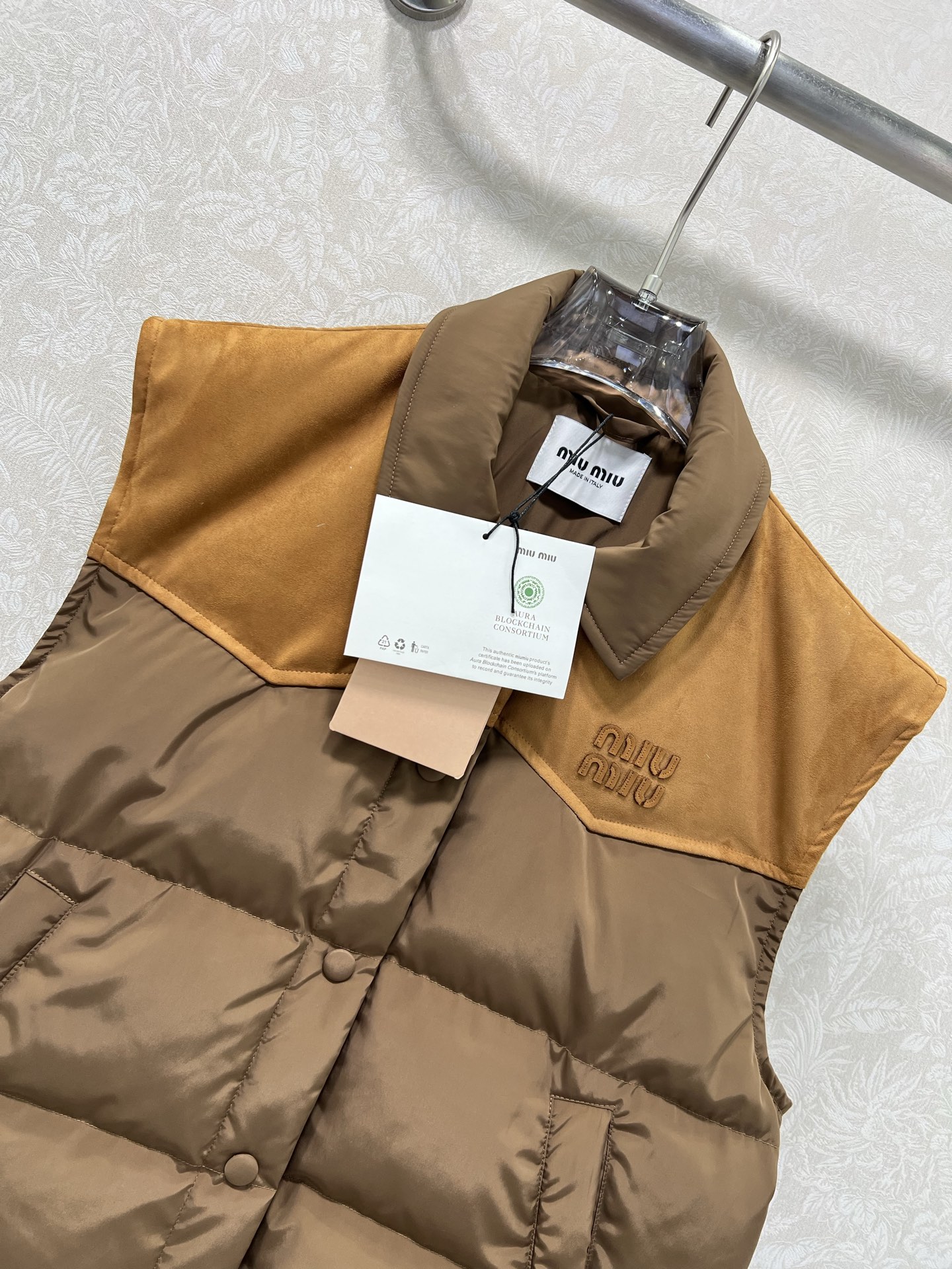 🔥🔥miumi*25全新版本出货啦 新款麂皮绒拼羽绒服马甲 90白鹅绒 整件拼接做麂皮绒与防风防水材质搭