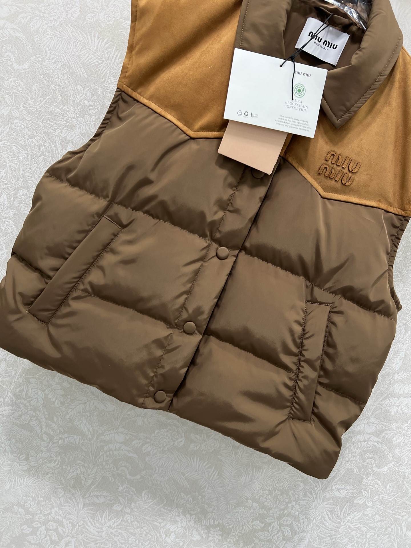 🔥🔥miumi*25全新版本出货啦 新款麂皮绒拼羽绒服马甲 90白鹅绒 整件拼接做麂皮绒与防风防水材质搭