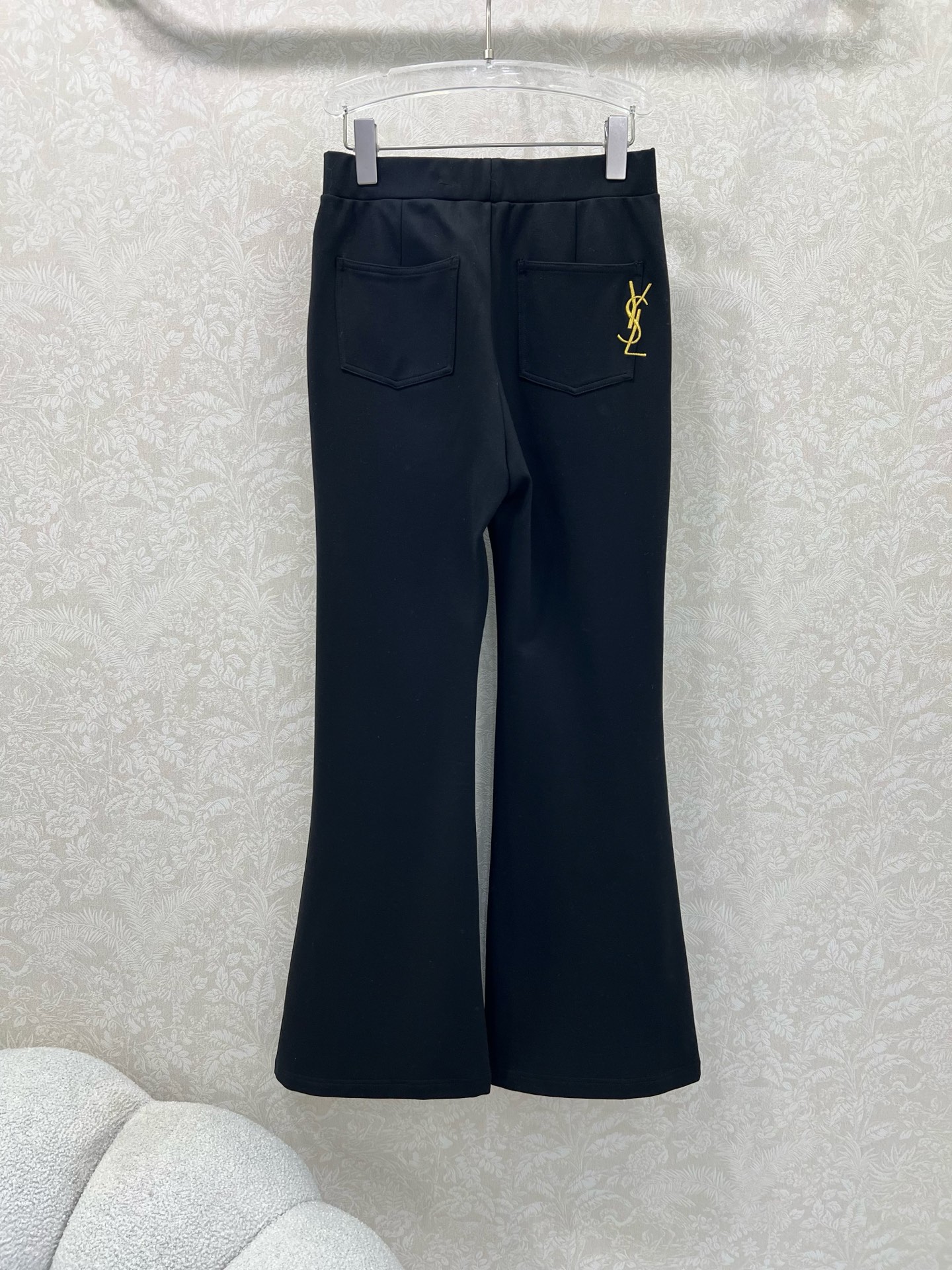 🔥🔥 ysl*25新款黑色微喇裤！❤️大长腿中高腰微喇裤脚设计绝绝子 后口袋ysl字母金线刺绣装饰设计高