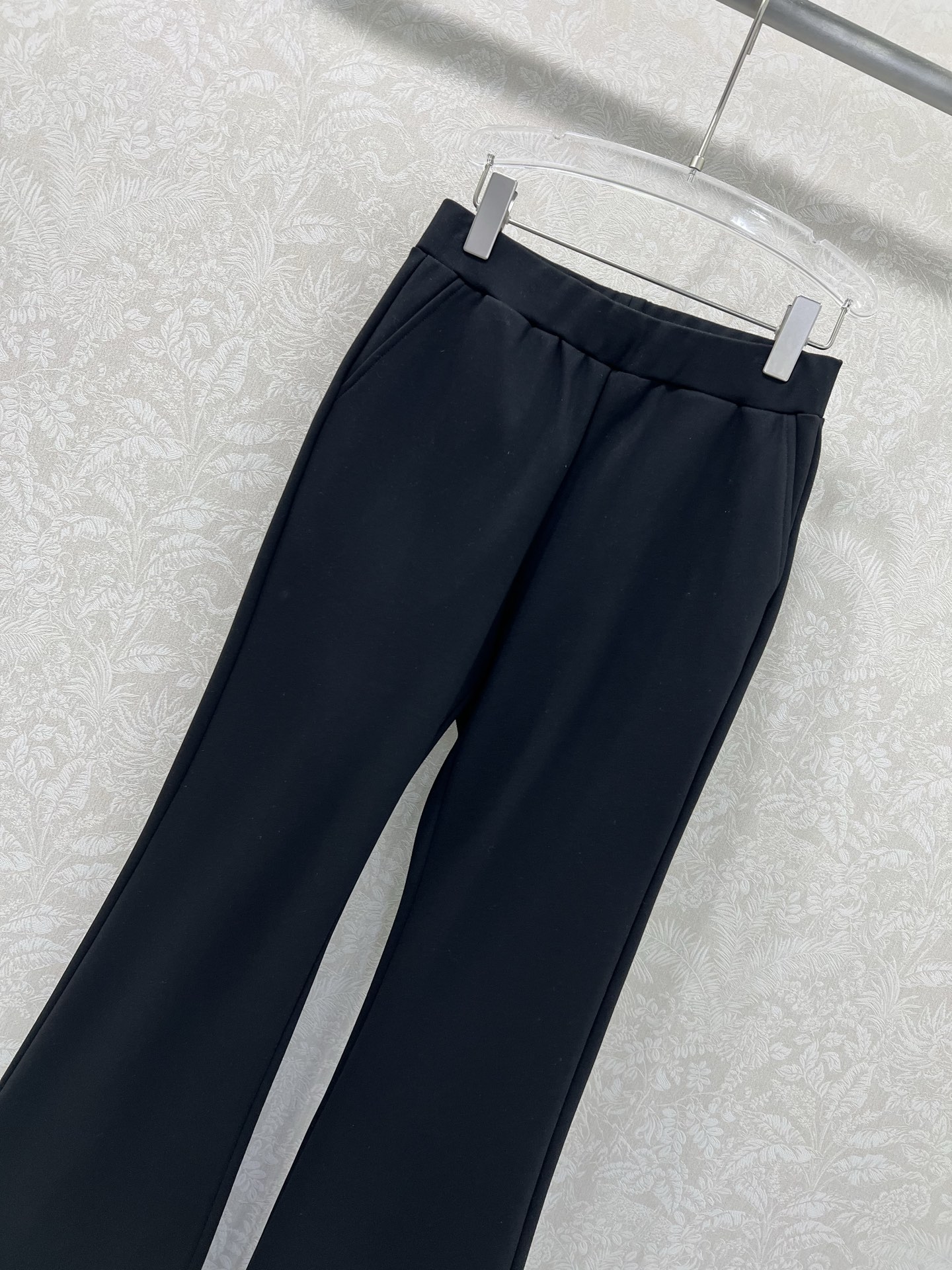 🔥🔥 ysl*25新款黑色微喇裤！❤️大长腿中高腰微喇裤脚设计绝绝子 后口袋ysl字母金线刺绣装饰设计高