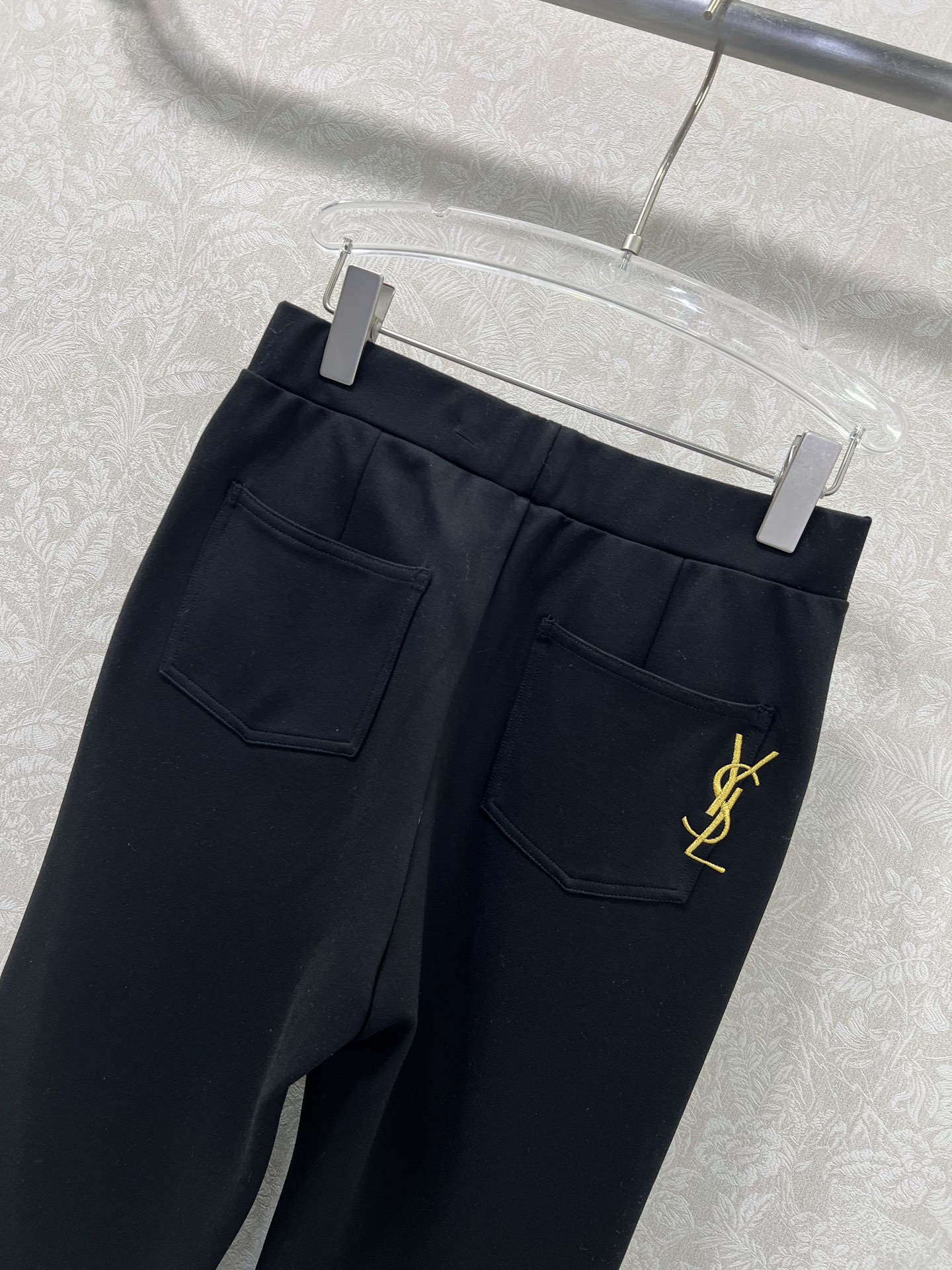 🔥🔥 ysl*25新款黑色微喇裤！❤️大长腿中高腰微喇裤脚设计绝绝子 后口袋ysl字母金线刺绣装饰设计高