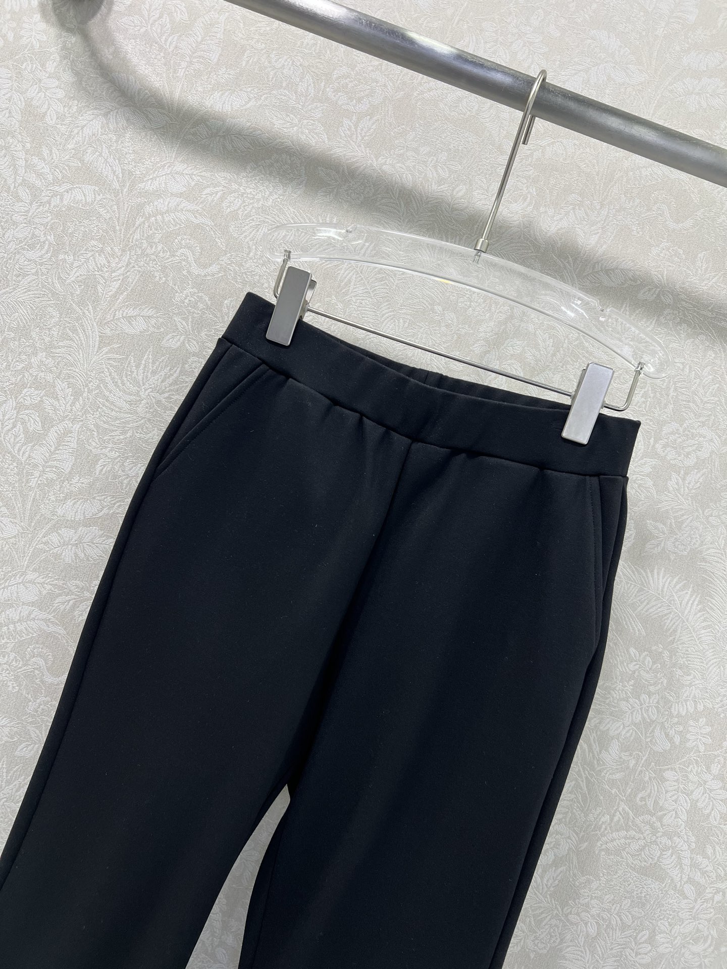 🔥🔥 ysl*25新款黑色微喇裤！❤️大长腿中高腰微喇裤脚设计绝绝子 后口袋ysl字母金线刺绣装饰设计高