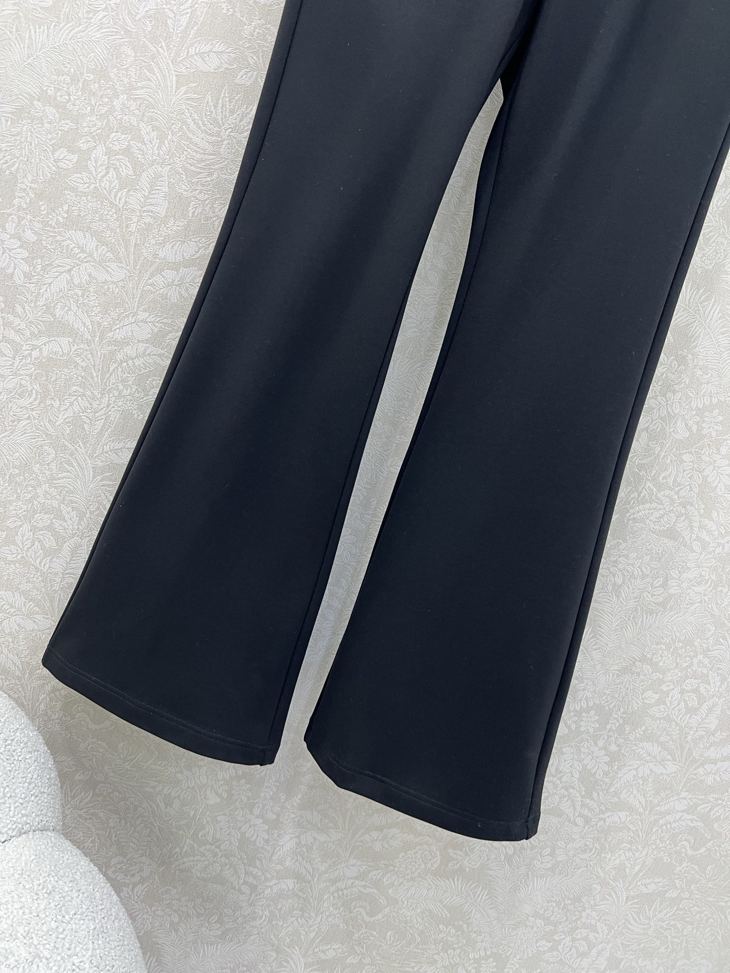 🔥🔥 ysl*25新款黑色微喇裤！❤️大长腿中高腰微喇裤脚设计绝绝子 后口袋ysl字母金线刺绣装饰设计高