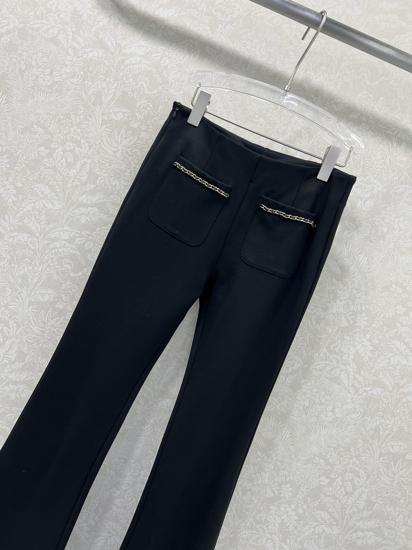 🔥🔥 Chan*l 25新款黑色微喇裤！❤️大长腿中高腰微喇裤脚设计绝绝子 前口袋链条⛓️装饰设计高级感