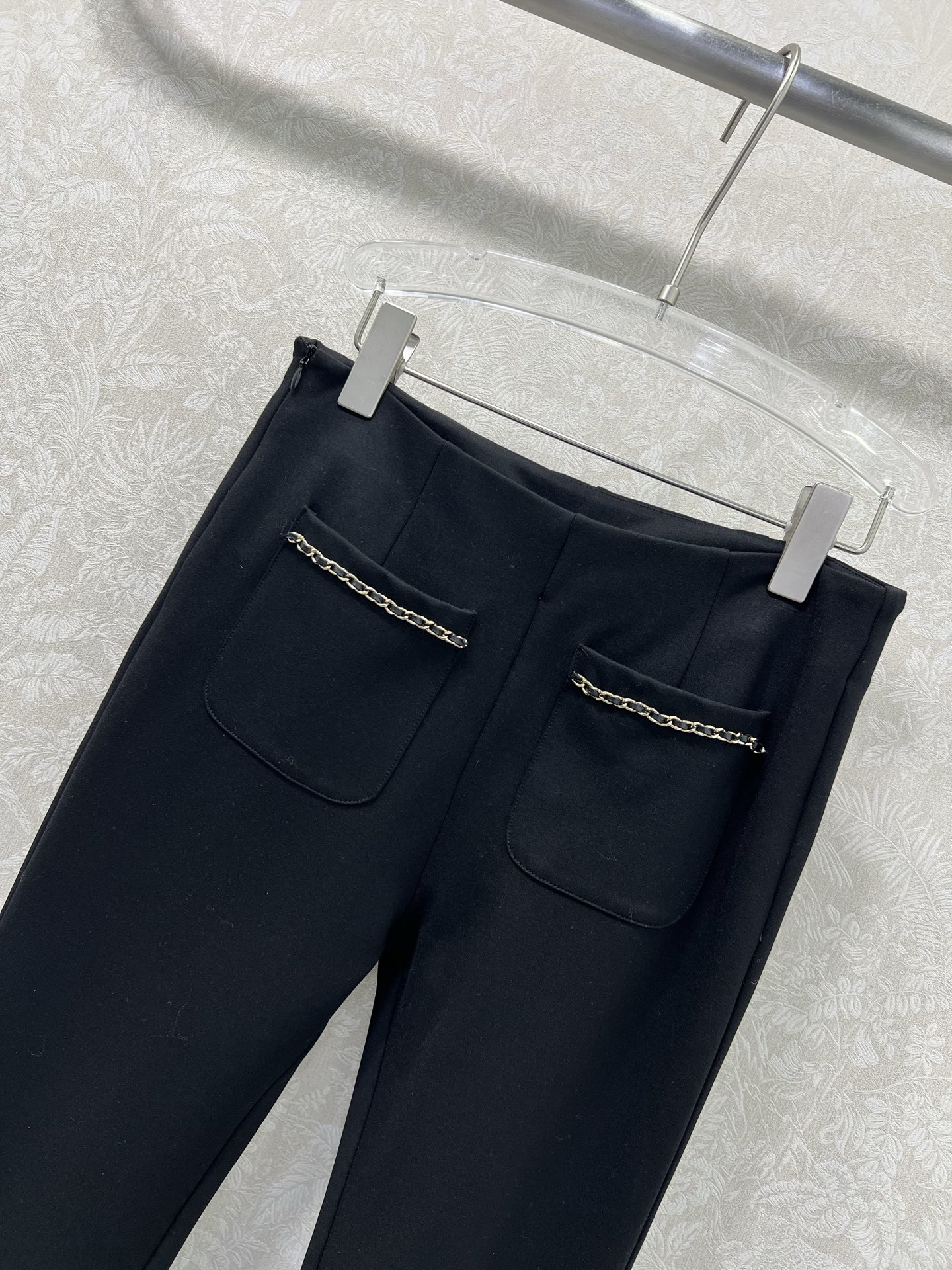 🔥🔥 Chan*l 25新款黑色微喇裤！❤️大长腿中高腰微喇裤脚设计绝绝子 前口袋链条⛓️装饰设计高级感