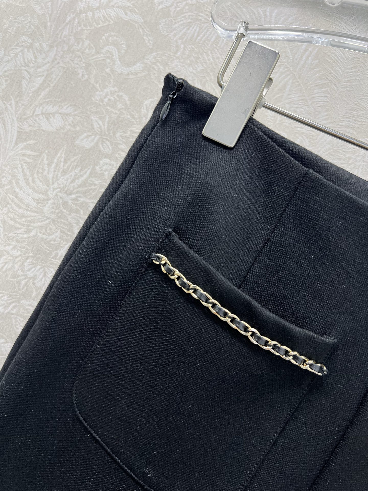 🔥🔥 Chan*l 25新款黑色微喇裤！❤️大长腿中高腰微喇裤脚设计绝绝子 前口袋链条⛓️装饰设计高级感