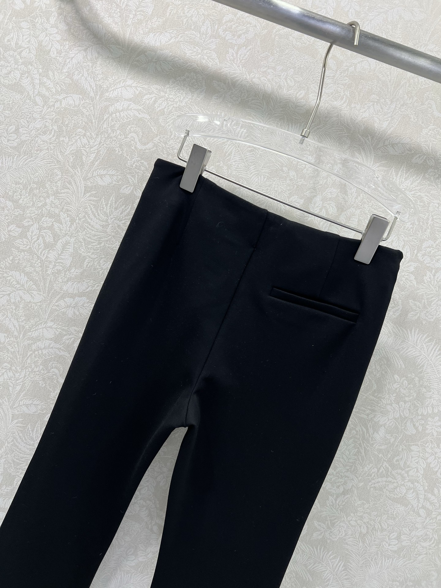 🔥🔥 Chan*l 25新款黑色微喇裤！❤️大长腿中高腰微喇裤脚设计绝绝子 前口袋链条⛓️装饰设计高级感