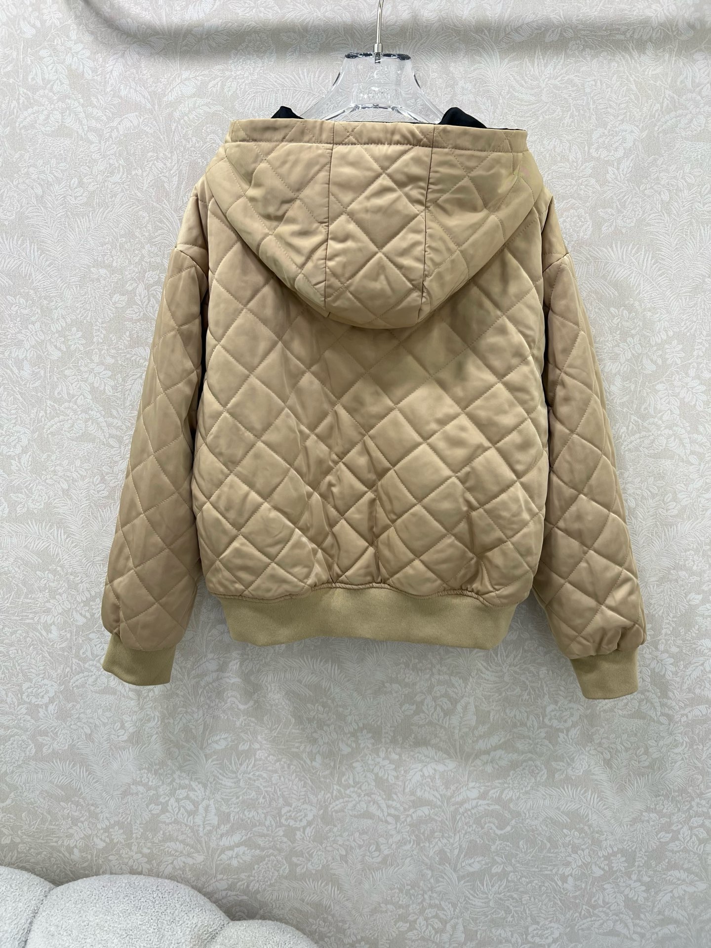 🔥🔥Prad* 25秋冬新款 三角标菱格纹双面穿连帽棉服外套 高版出品！经典菱格纹绗缝，质感高级又饱满。