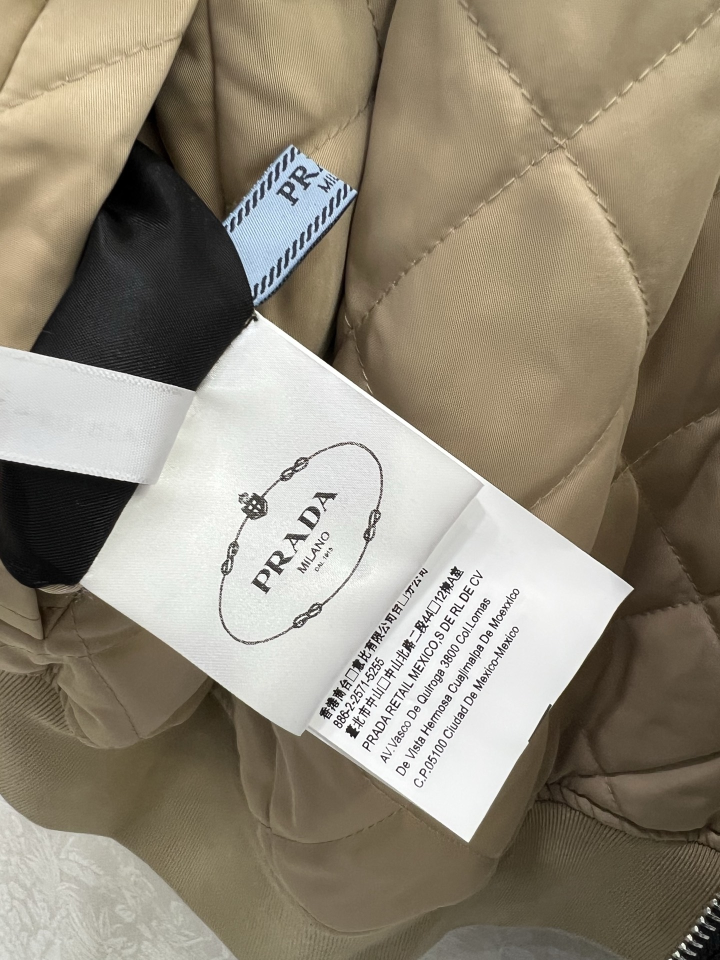 🔥🔥Prad* 25秋冬新款 三角标菱格纹双面穿连帽棉服外套 高版出品！经典菱格纹绗缝，质感高级又饱满。