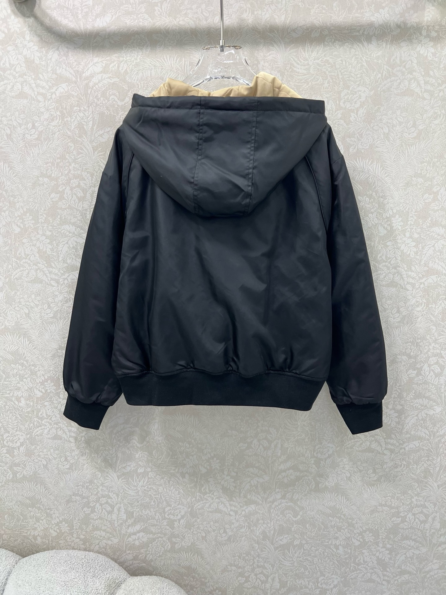 🔥🔥Prad* 25秋冬新款 三角标菱格纹双面穿连帽棉服外套 高版出品！经典菱格纹绗缝，质感高级又饱满。