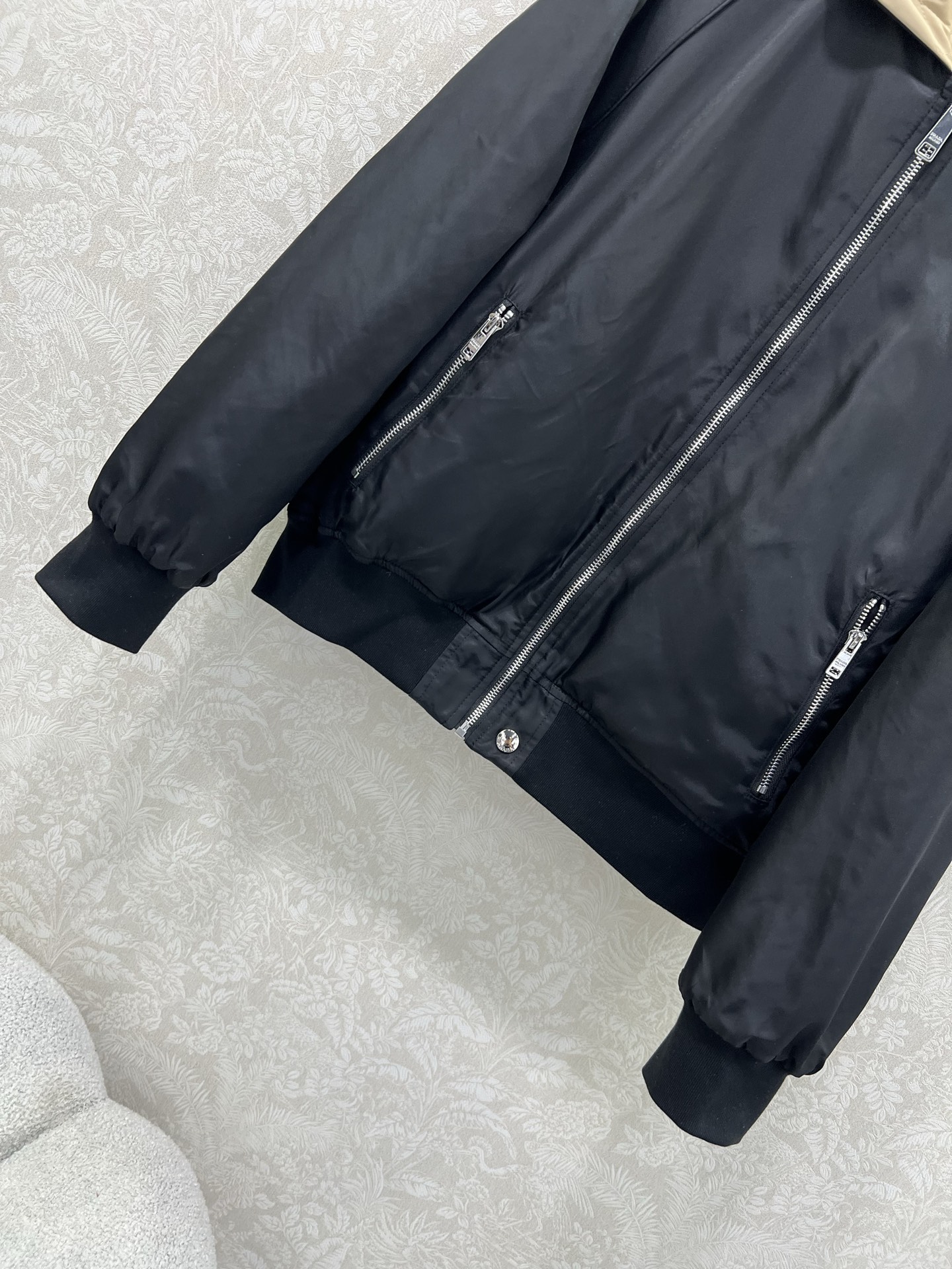 🔥🔥Prad* 25秋冬新款 三角标菱格纹双面穿连帽棉服外套 高版出品！经典菱格纹绗缝，质感高级又饱满。