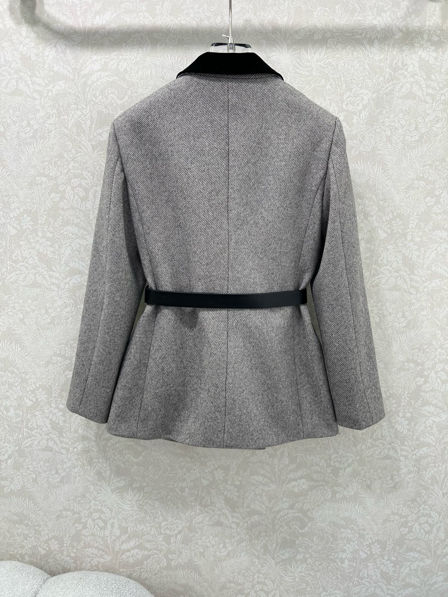 🔥🔥Loew * 25新款高级格雷灰色调双排扣腰带装饰西装外套 定制五金腰带 丝绒翻领穿出法式优雅 又一