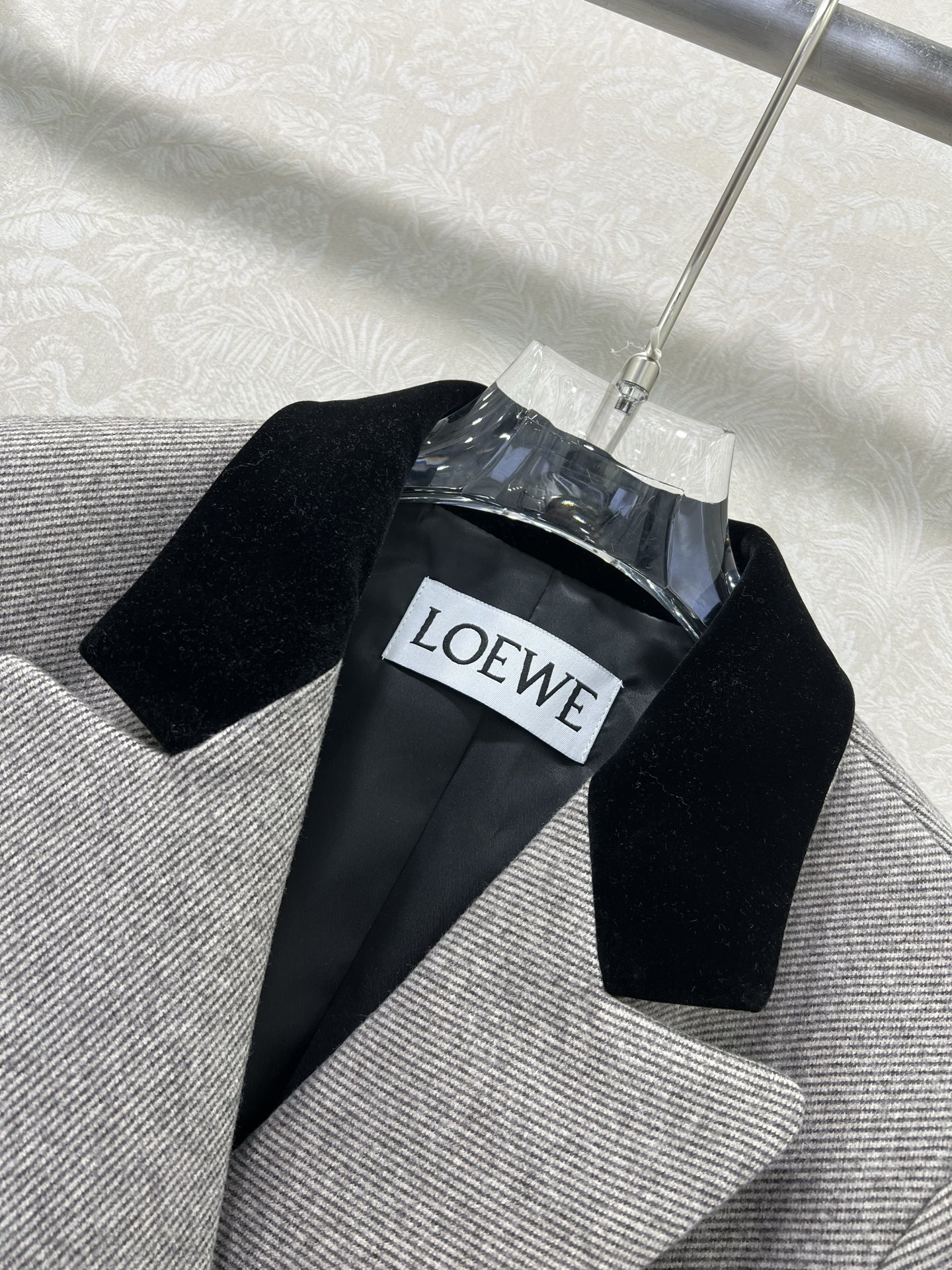 🔥🔥Loew * 25新款高级格雷灰色调双排扣腰带装饰西装外套 定制五金腰带 丝绒翻领穿出法式优雅 又一